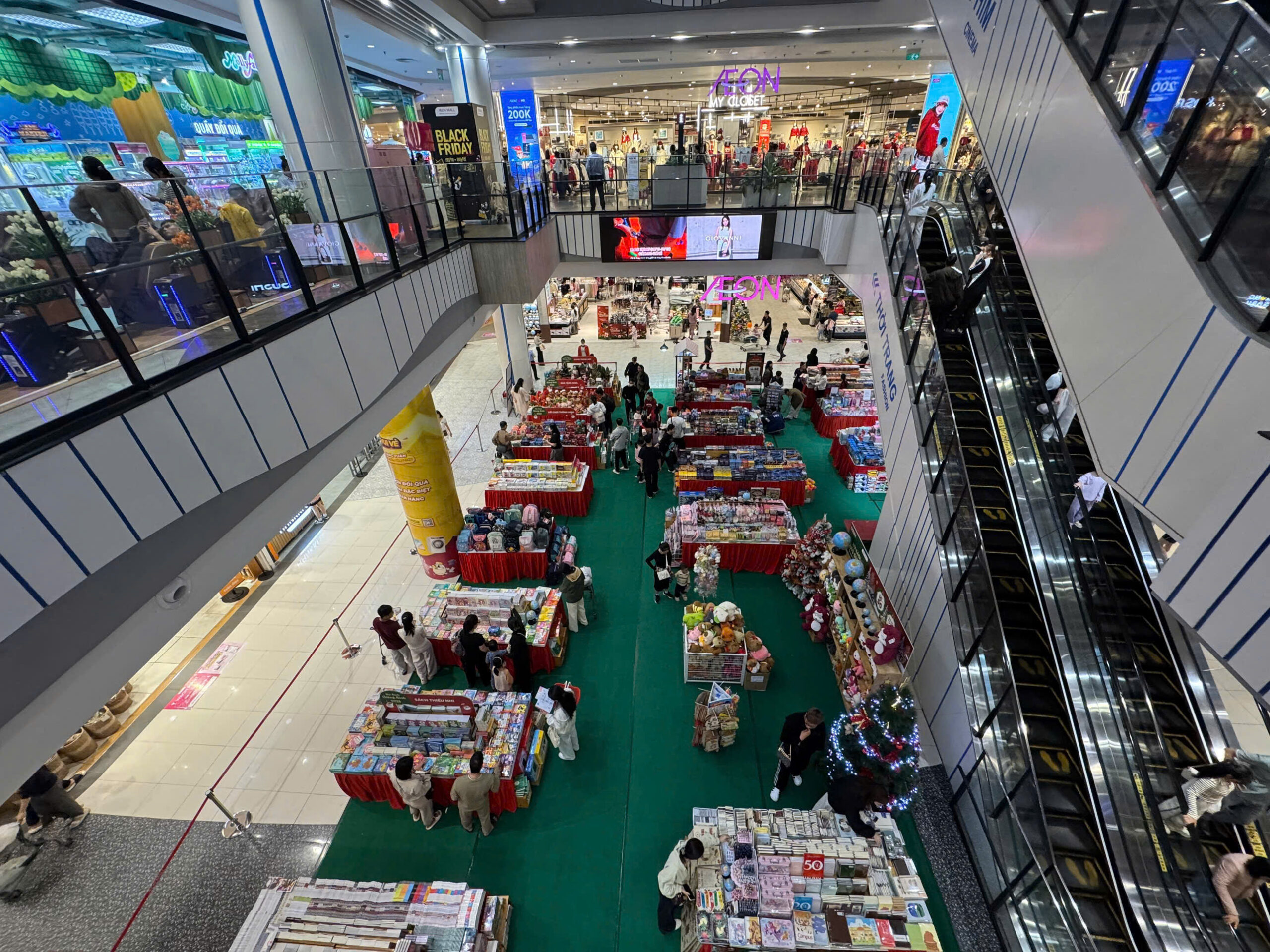 Công Ty FAHASA Hội Sách Giáng Sinh 2025 Đang Diễn Ra Tại Aeon Mall Hải Phòng Lê Chân