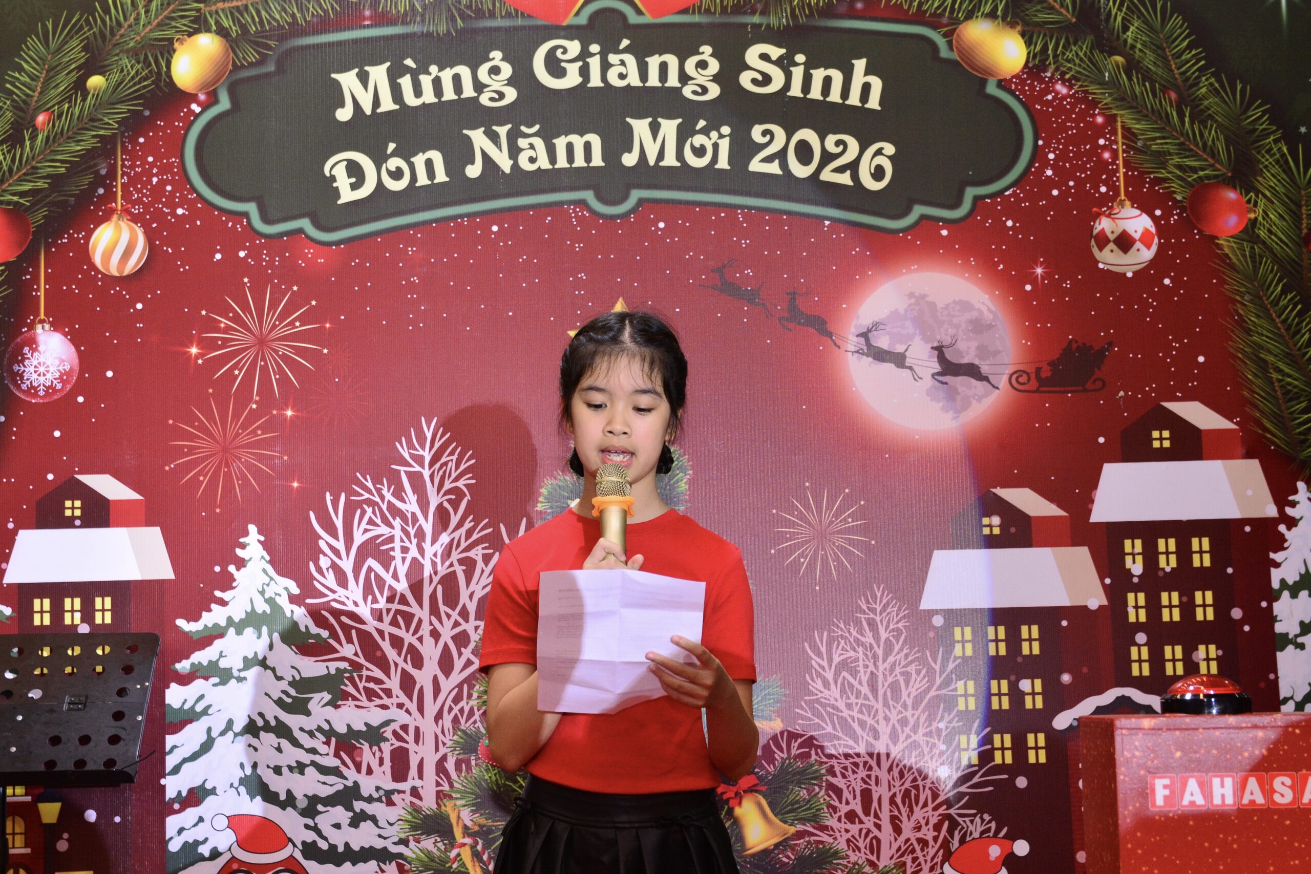 Lễ Hội Countdown - Thắp Sáng Cây Thông tại Nhà sách FAHASA Tân Định (3) Lễ Hội Countdown - Thắp Sáng Cây Thông tại Nhà sách FAHASA Tân Định (3)