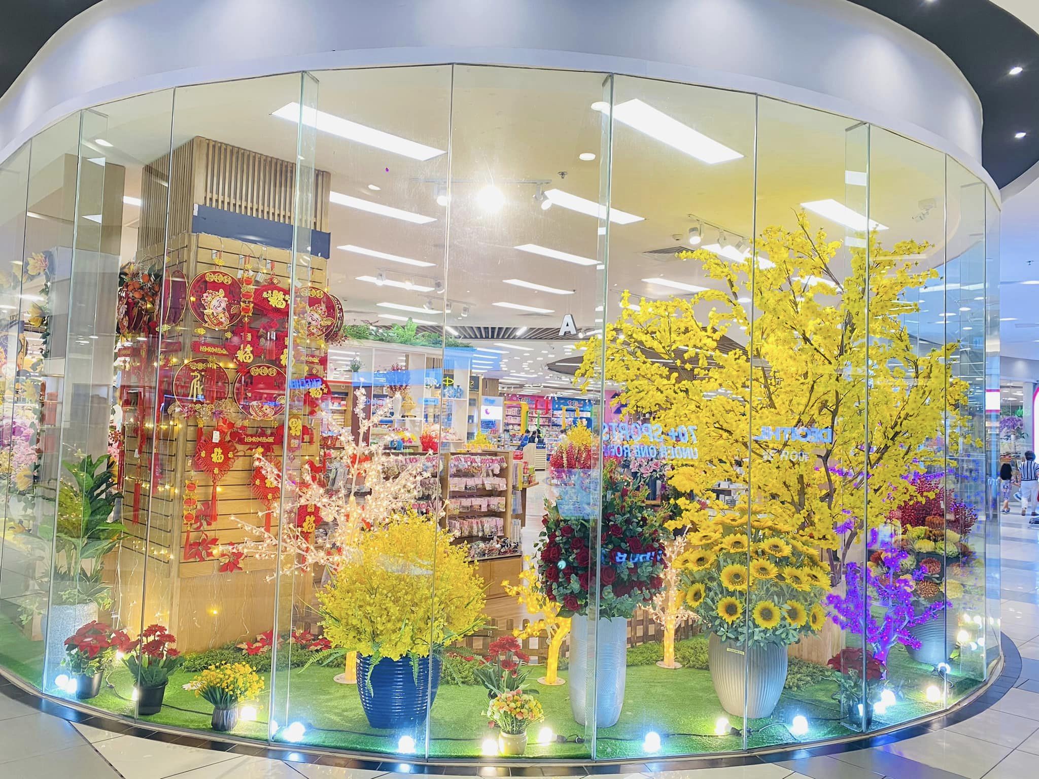 Trang trí ngày tết không thể thiếu: mô hình tiểu cảnh tết. Nguồn: Nhà sách FAHASA