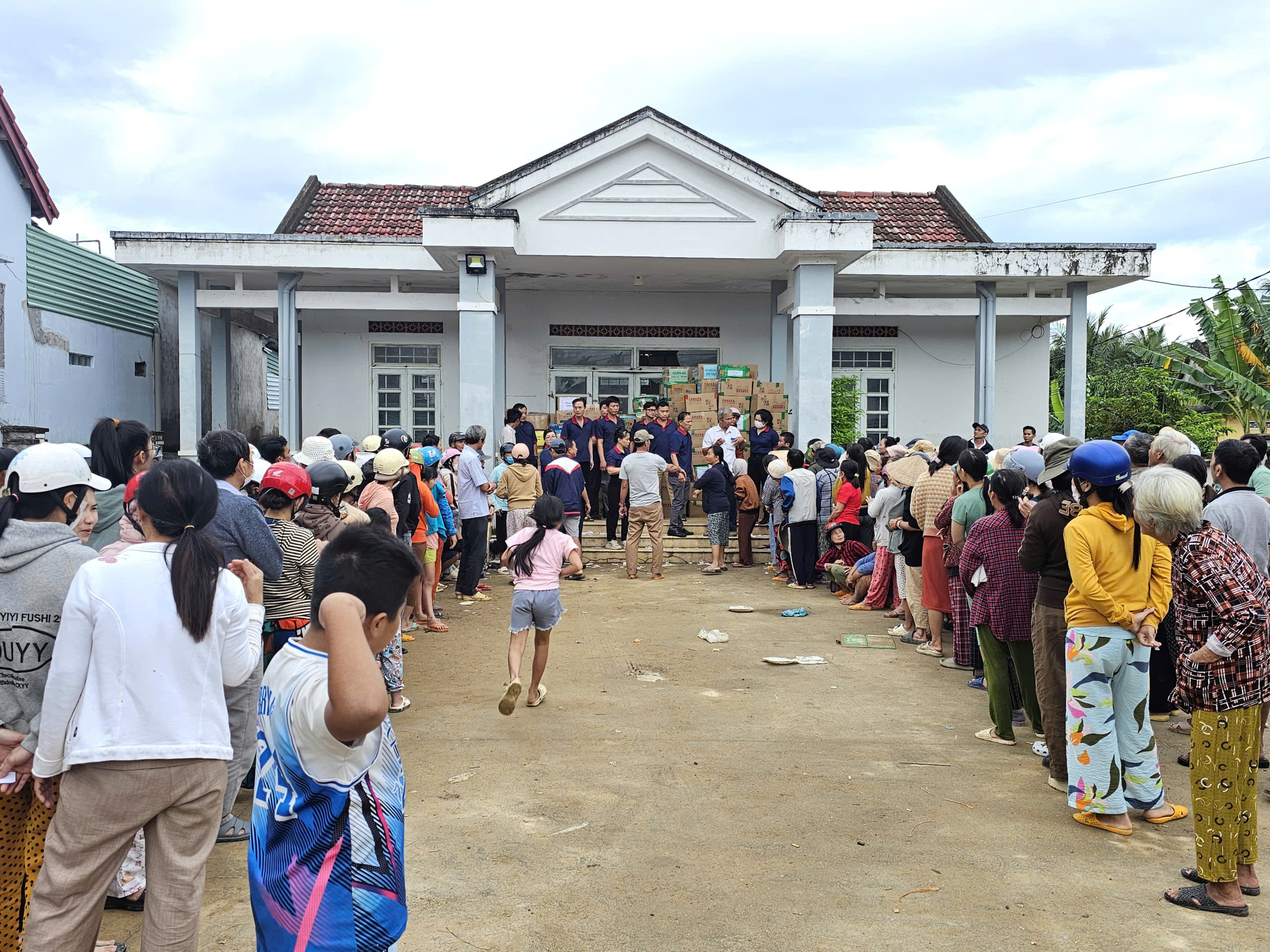 Nghĩa tình của Fahasa hướng về đồng bào miền Trung