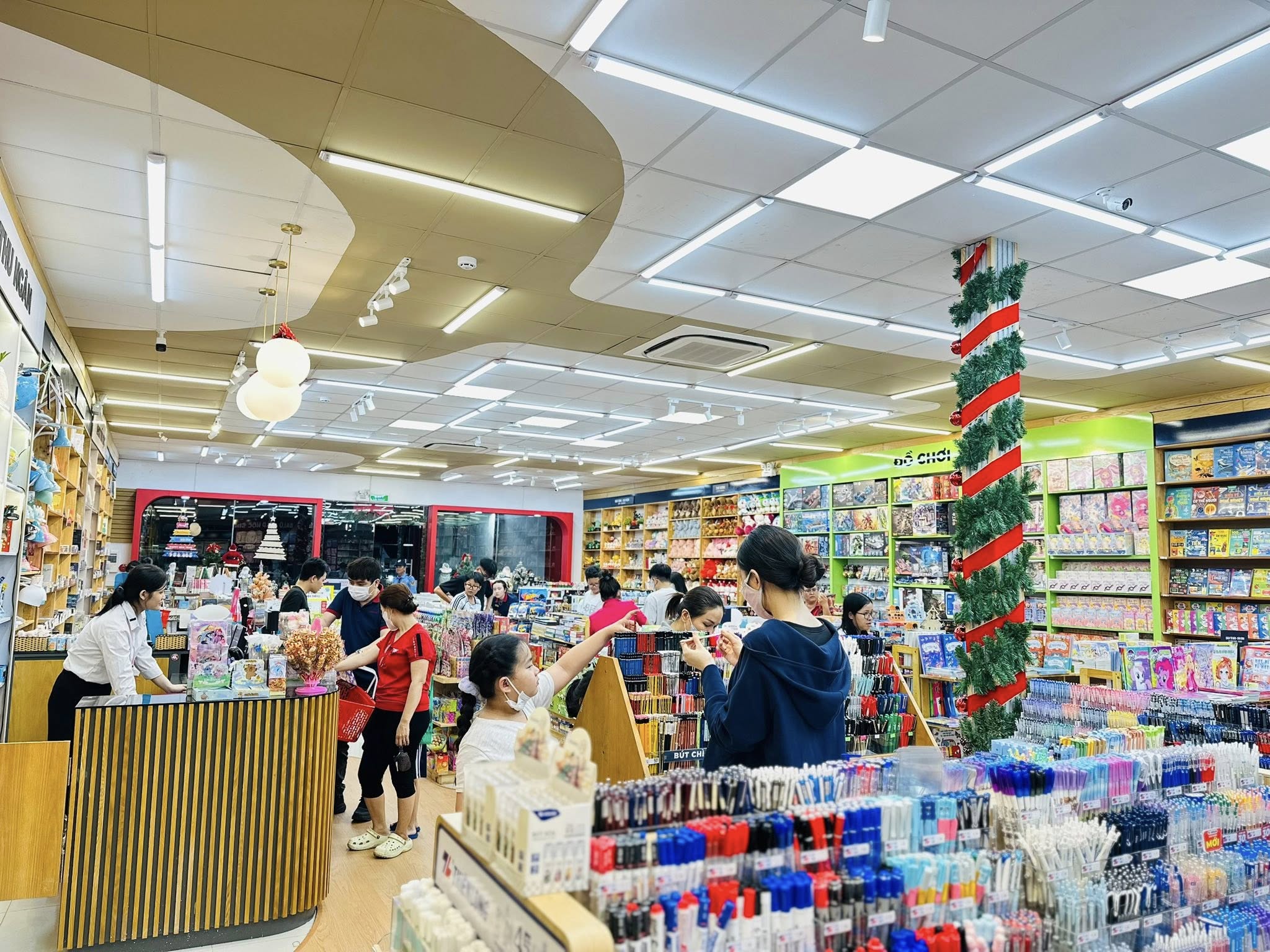 Nhà sách FAHASA Bà Điểm