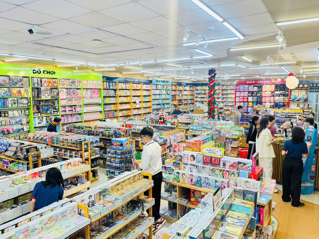 Nhà sách FAHASA Bà Điểm