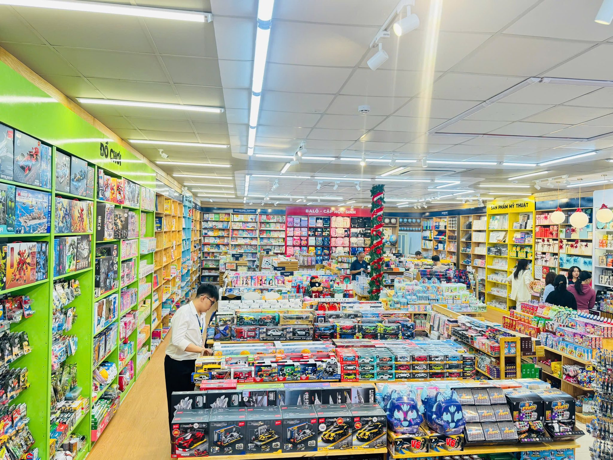 Nhà sách FAHASA Bà Điểm