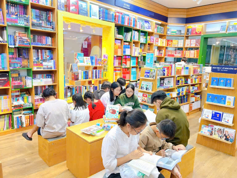 Nhà sách FAHASA Quận 7