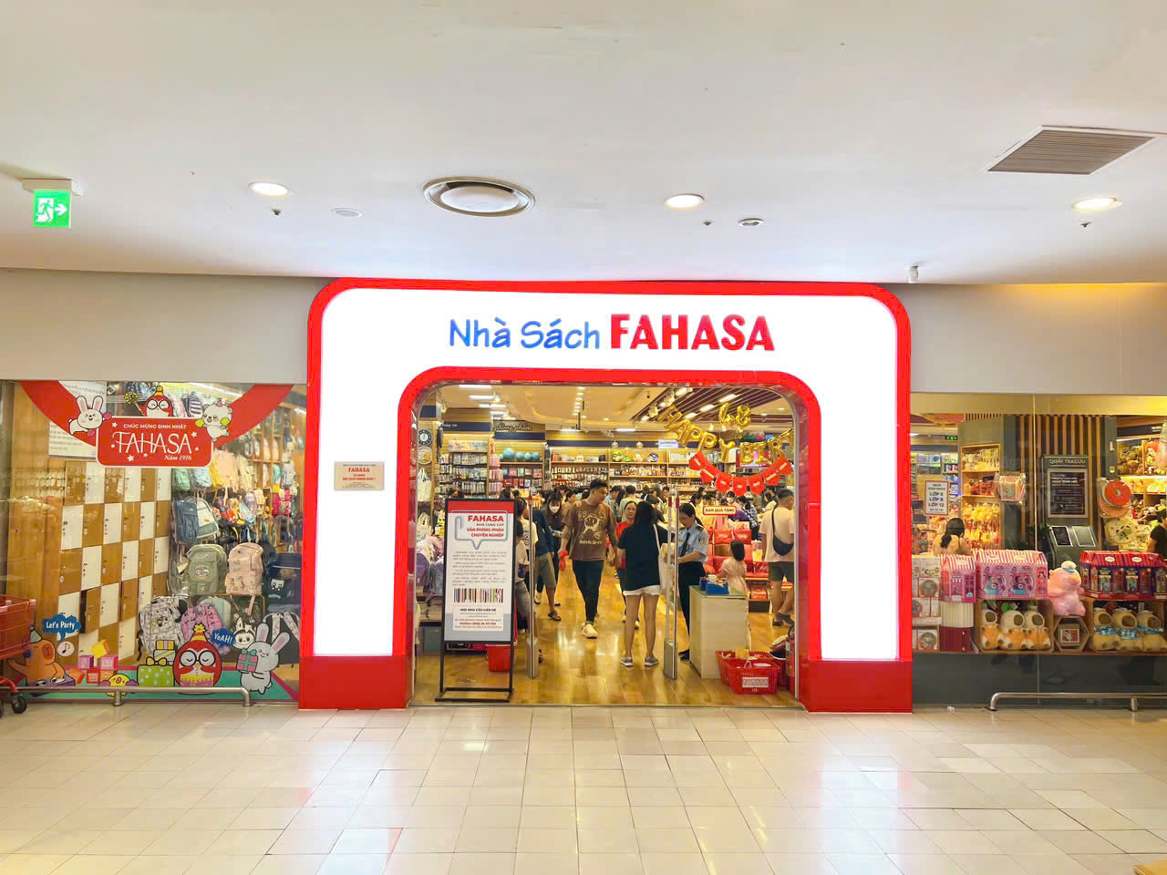 Nhà sách FAHASA Quận 7