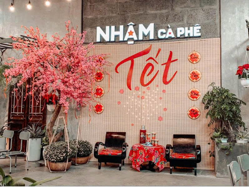 Trang trí Tết với câu đối đỏ Trang trí Tết với câu đối đỏ