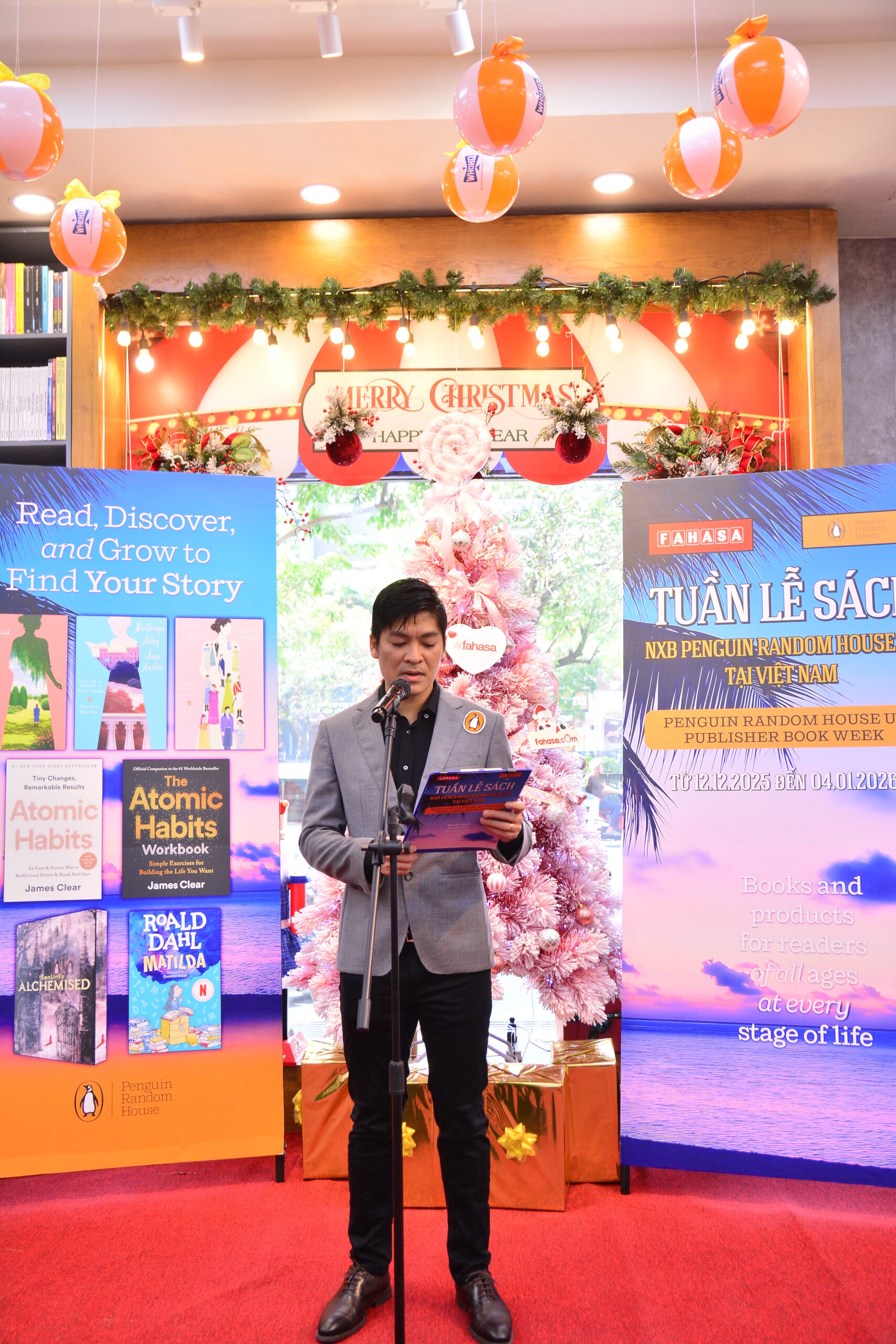 Tuần Lễ Sách NXB Penguin Random House Us “Hãy Đọc, Khám Phá Và Trưởng Thành Để Tìm Thấy Câu Chuyện Của Bạn”. tại Nhà sách Nguyễn Huệ. Nguồn: FAHASA Tuần Lễ Sách NXB Penguin Random House Us “Hãy Đọc, Khám Phá Và Trưởng Thành Để Tìm Thấy Câu Chuyện Của Bạn”