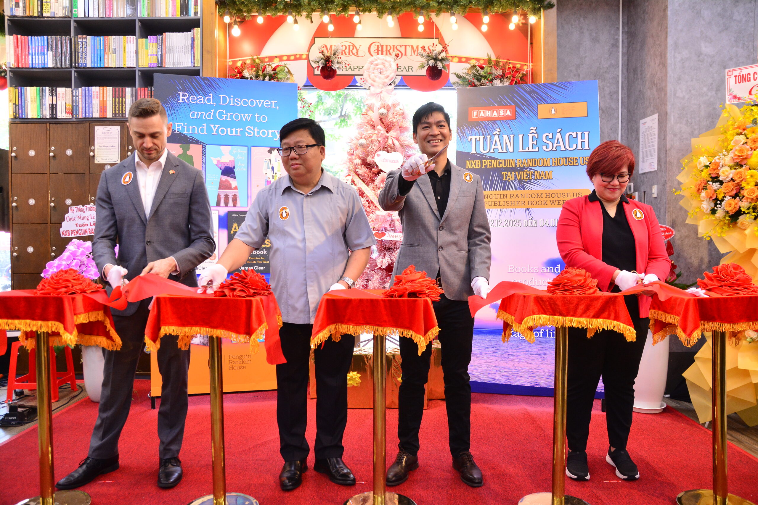 Tuần Lễ Sách NXB Penguin Random House Us “Hãy Đọc, Khám Phá Và Trưởng Thành Để Tìm Thấy Câu Chuyện Của Bạn”. tại Nhà sách Nguyễn Huệ. Nguồn: FAHASA