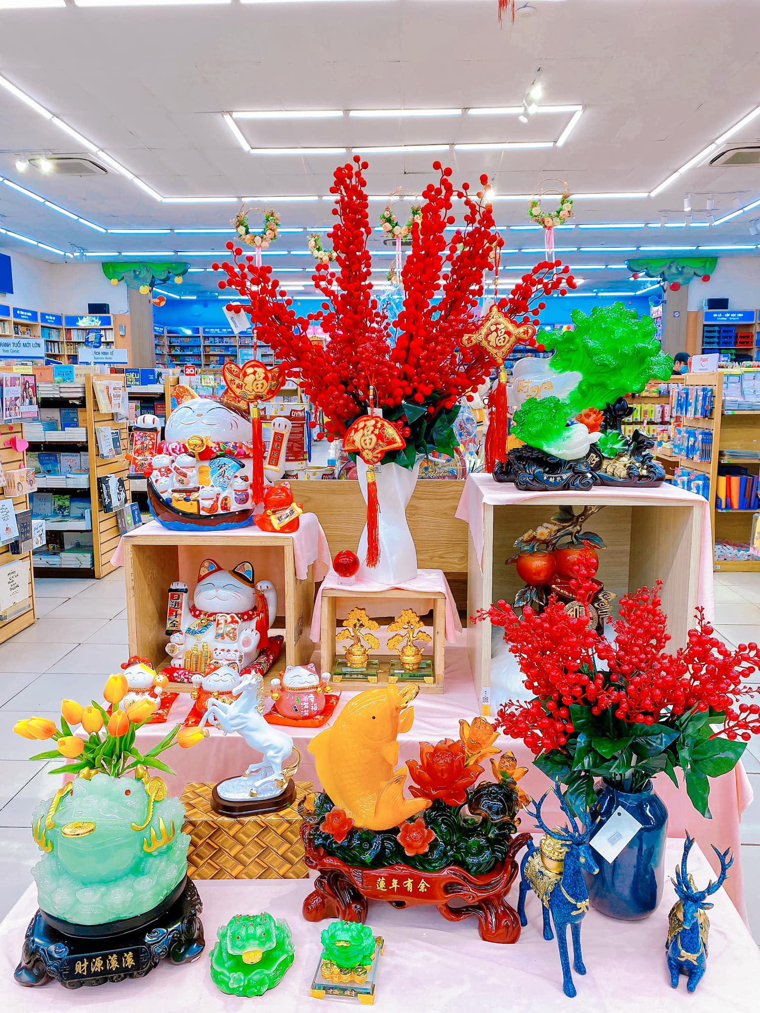 Đồ Trang Trí Tết Không Thể Thiếu Trong Mỗi Gia Đình: Tượng linh vật năm mới