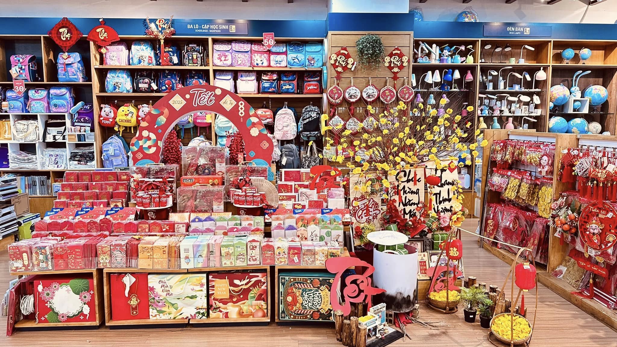 Những điều thường làm vào Tết Nguyên Đán. Nguồn: FAHASA Những điều thường làm vào Tết Nguyên Đán