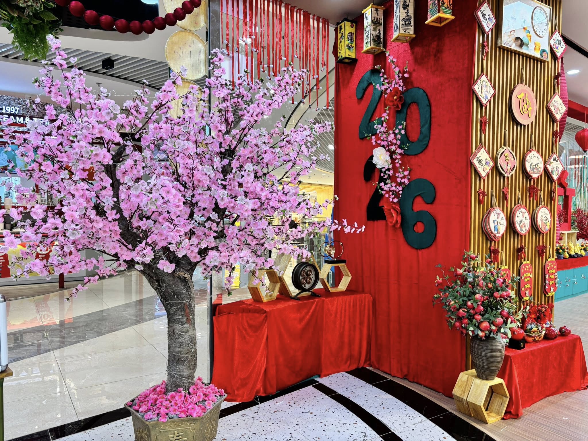 Cách kết hợp đồ DIY với đồ mua sẵn trang trí tết Cách kết hợp đồ DIY với đồ mua sẵn trang trí tết