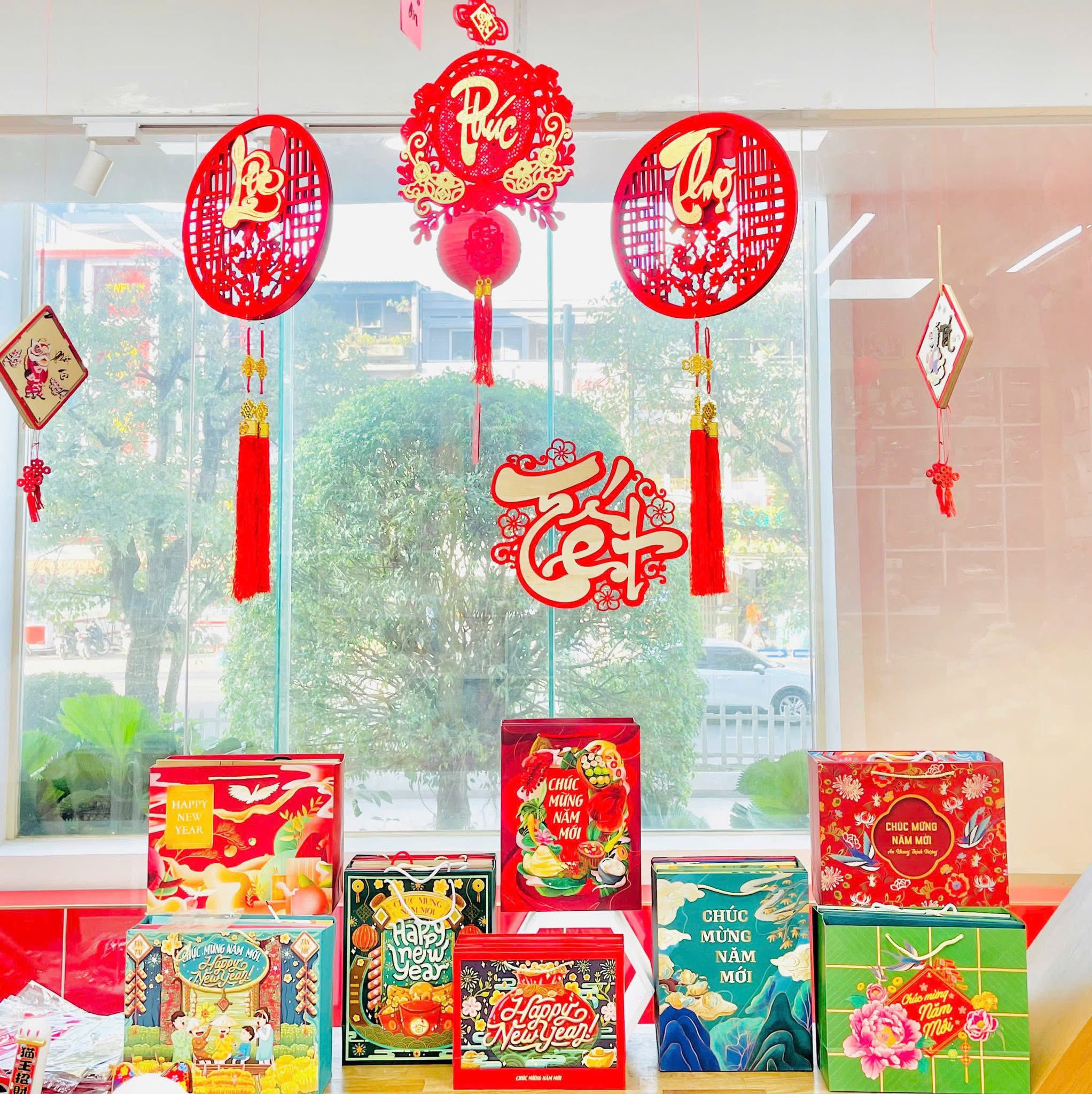 Địa điểm mua giỏ quà Tết dễ chọn tại TP.HCM: Nhà sách FAHASA Địa điểm mua giỏ quà Tết dễ chọn tại TP.HCM: Nhà sách FAHASA