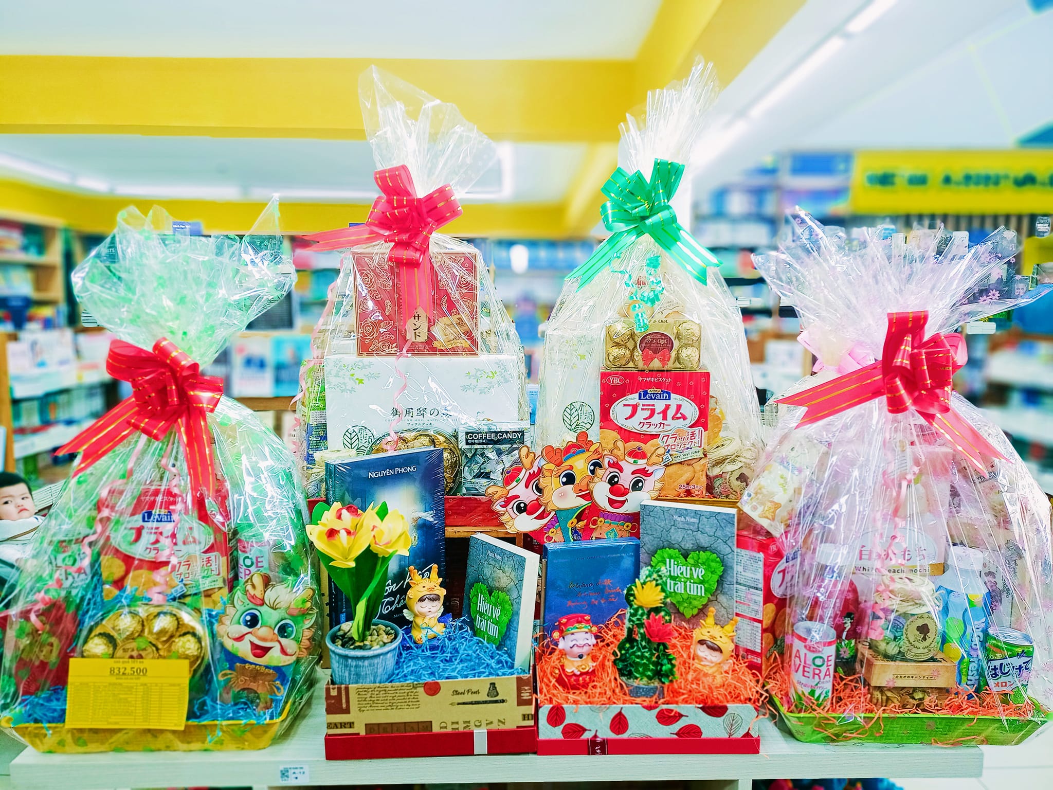 Địa điểm mua giỏ quà Tết dễ chọn tại TP.HCM: Nhà sách FAHASA Địa điểm mua giỏ quà Tết dễ chọn tại TP.HCM: Nhà sách FAHASA