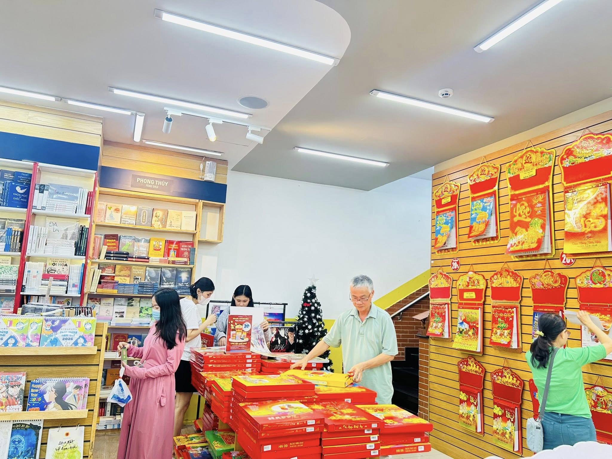 Qùa tết: Lịch bloc Tết, lịch bàn Tết