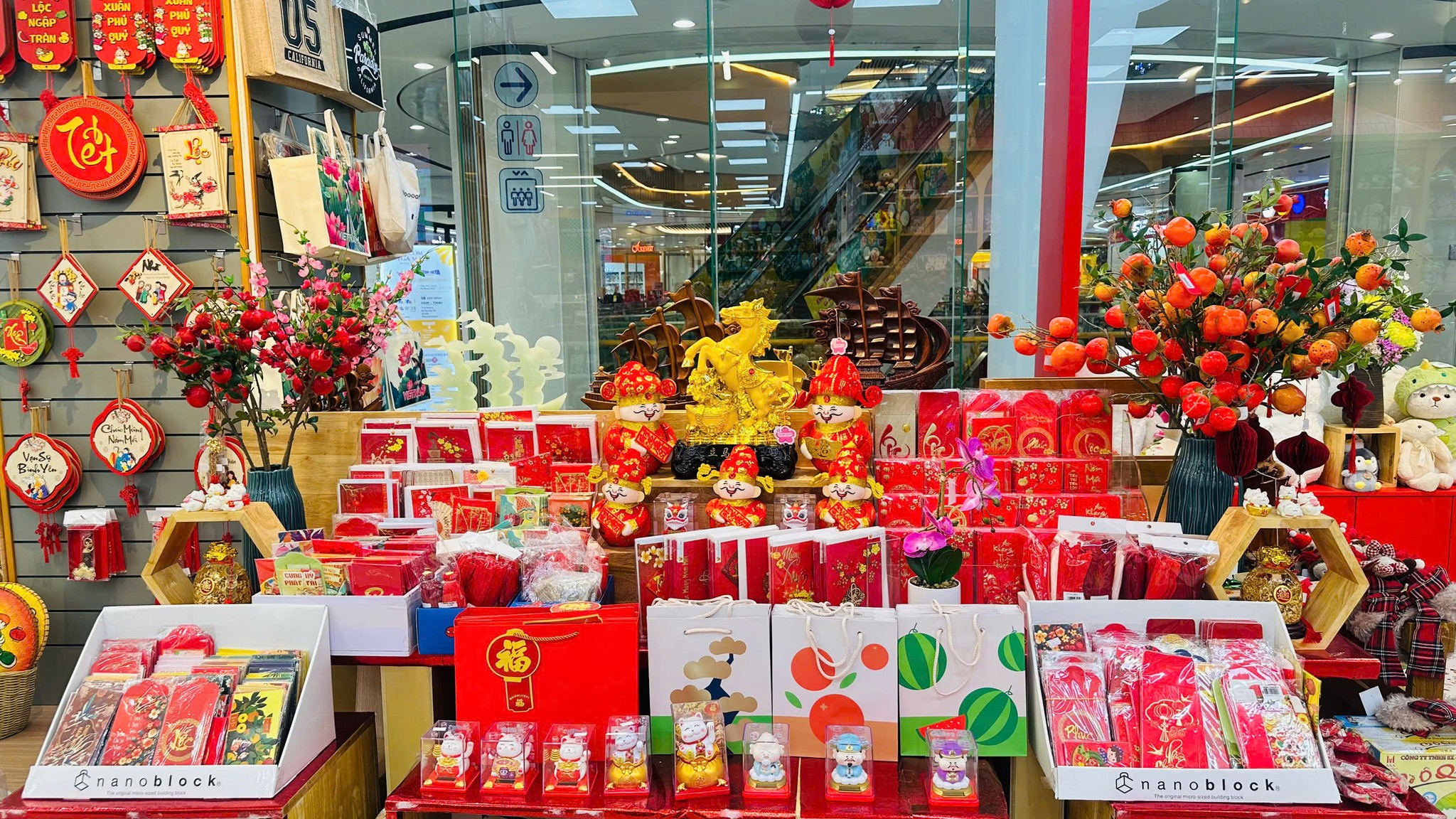 Thiệp chúc Tết và bao lì xì đẹp