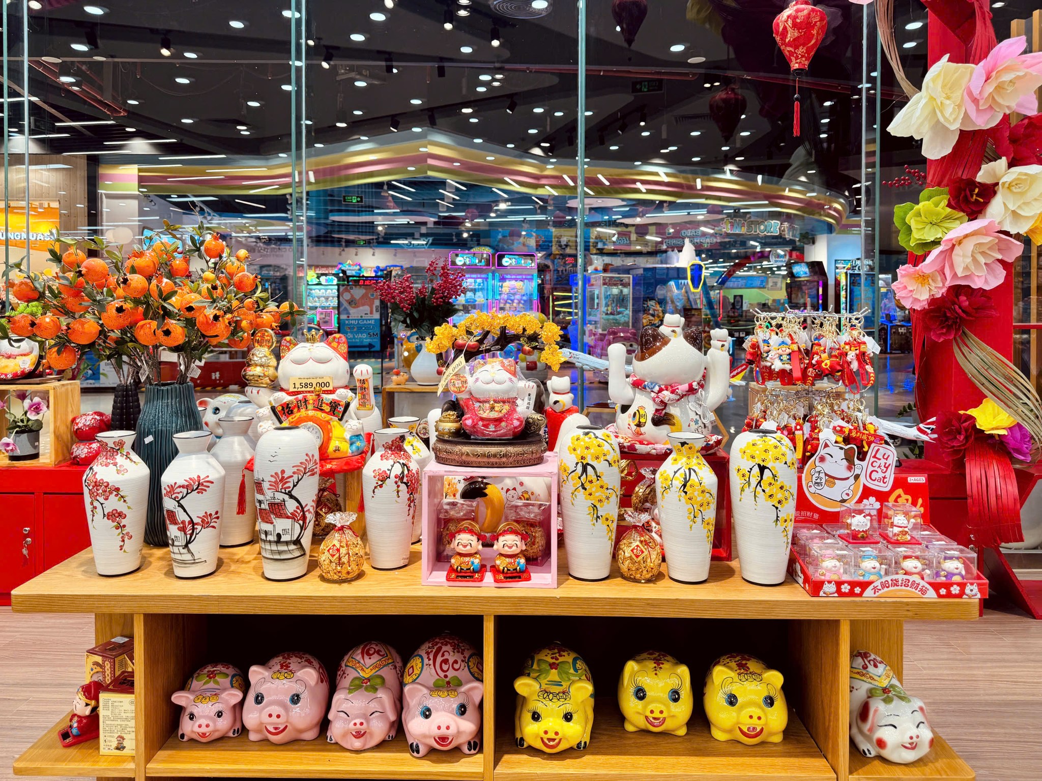 Combo trang trí tết mua tại Nhà sách FAHASA