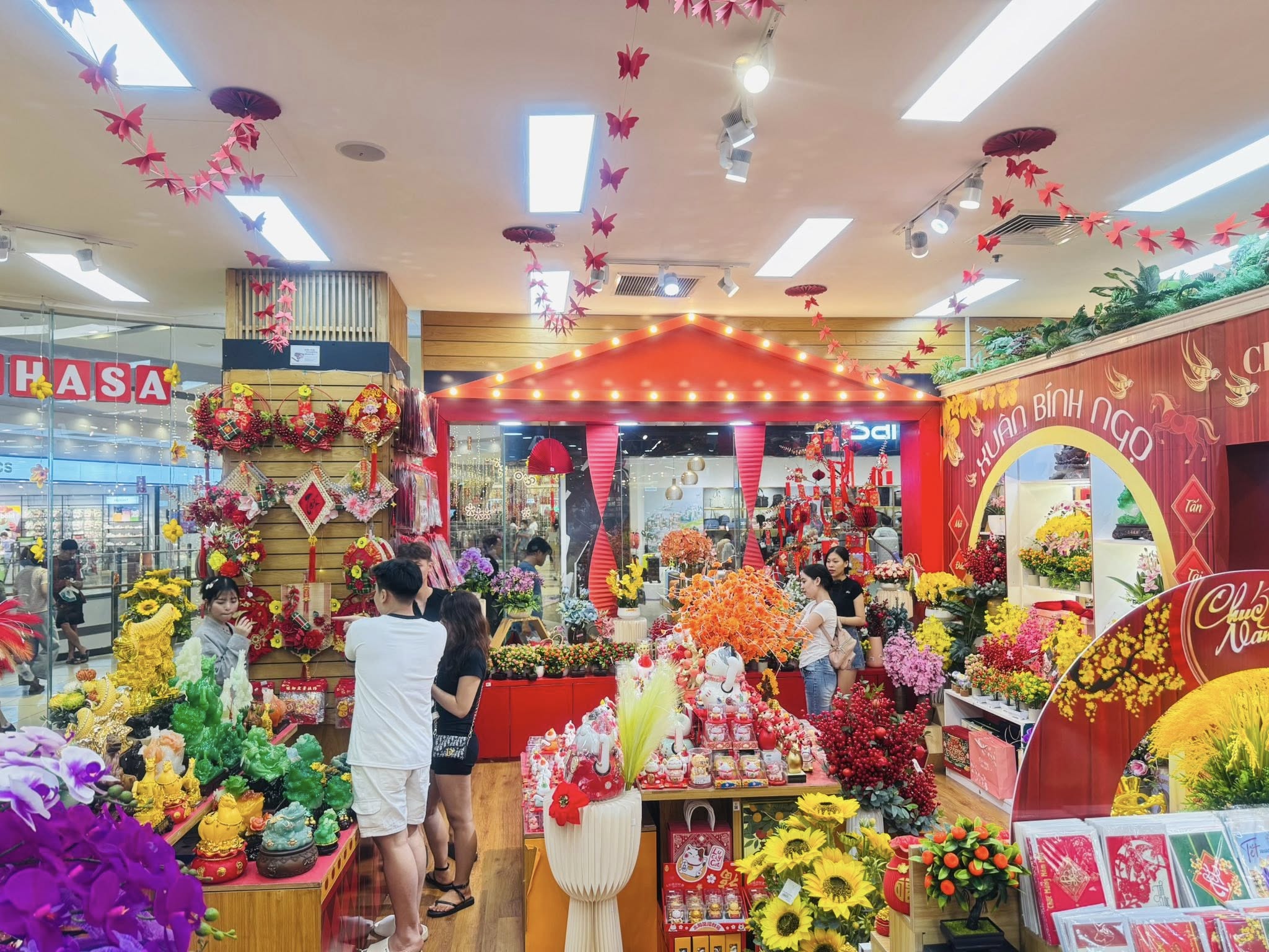 Địa điểm chơi Tết 2026 ở Hà Nội không thể bỏ qua cho gia đình & giới trẻ: Nhà sách FAHASA