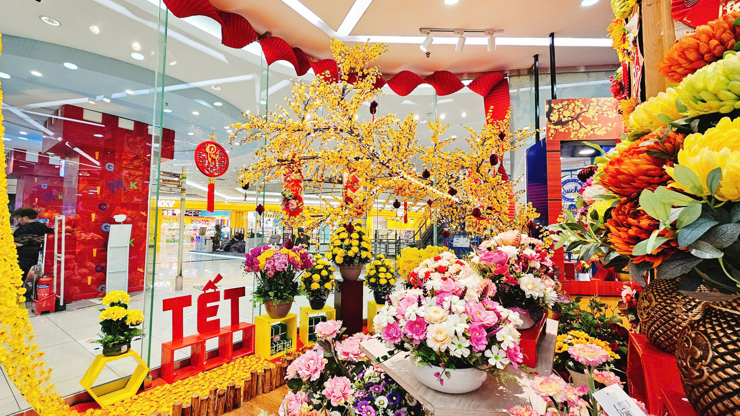 Địa điểm chơi tết ở Hà Nội: Nhà sách FAHASA