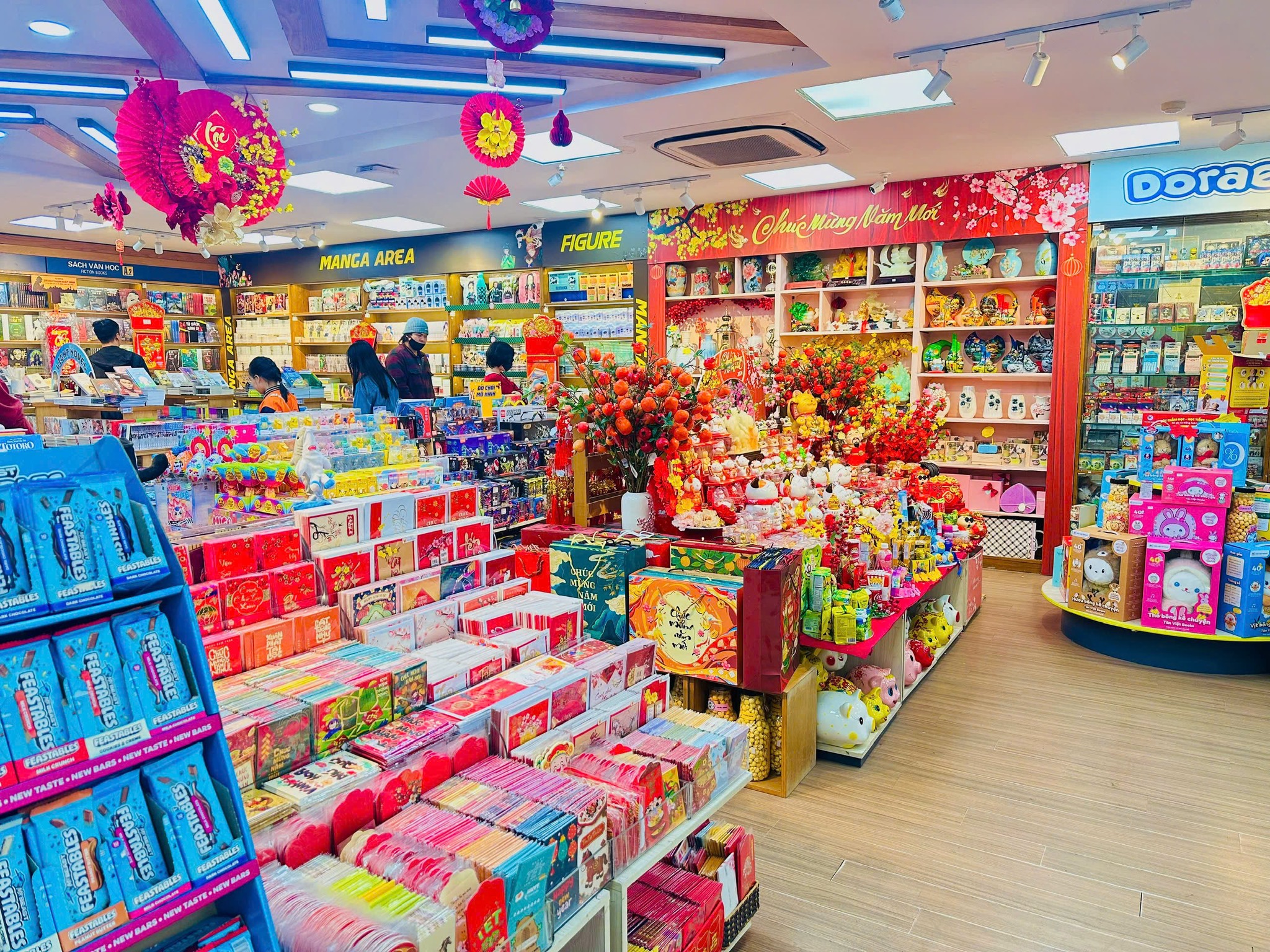 Địa điểm chụp hình tết tại Hà Nội: Nhà sách FAHASA