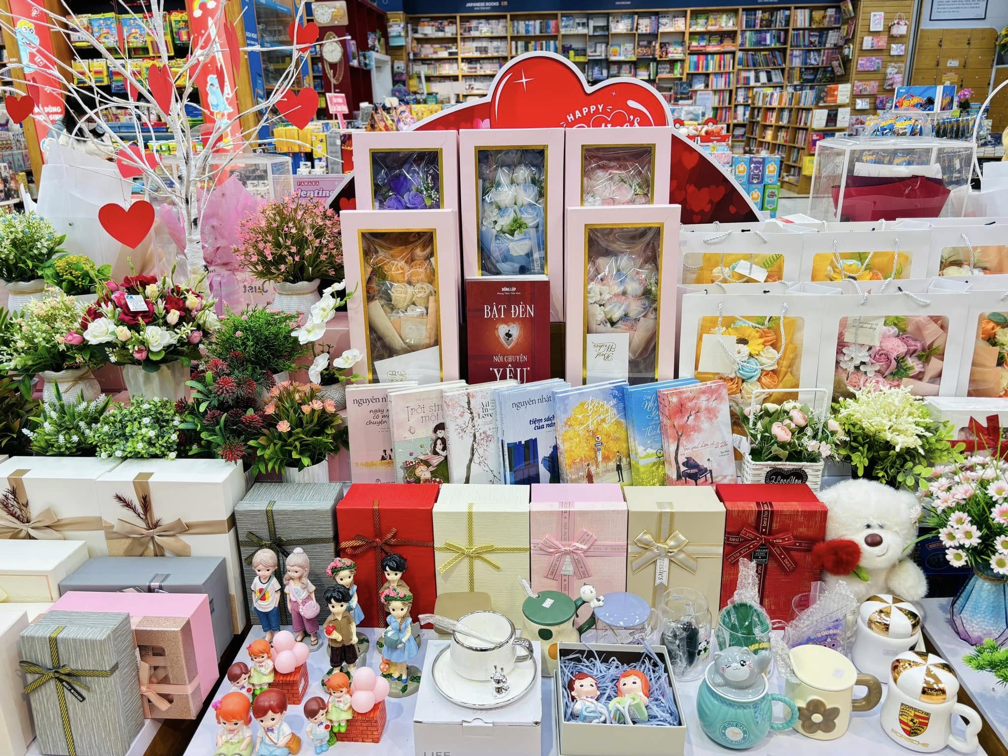 Gợi ý combo quà Valentine cho nam. Nguồn: FAHASA