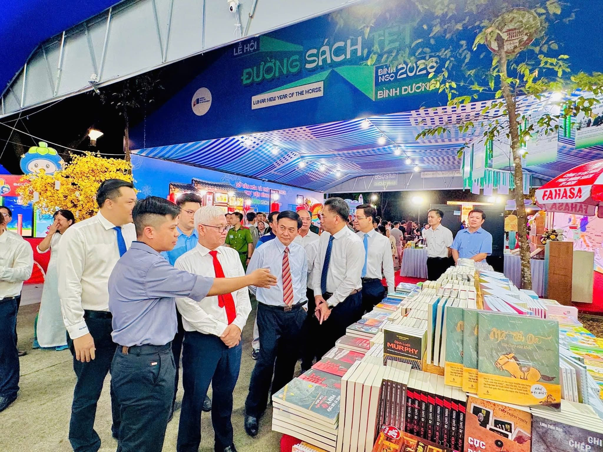 Gian Hàng FAHASA tại Đường sách Khu vực 2 - Bình Dương: Công viên Thành phố mới, phường Bình Dương.
