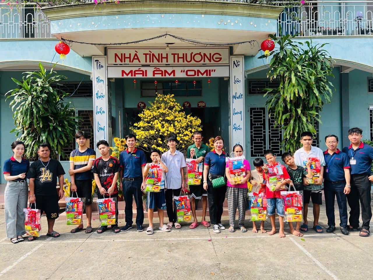 FAHASA dành tặng gần 100 phần Quà dành cho trẻ em mồ côi ở Mái ấm khu vực Chợ Búng.