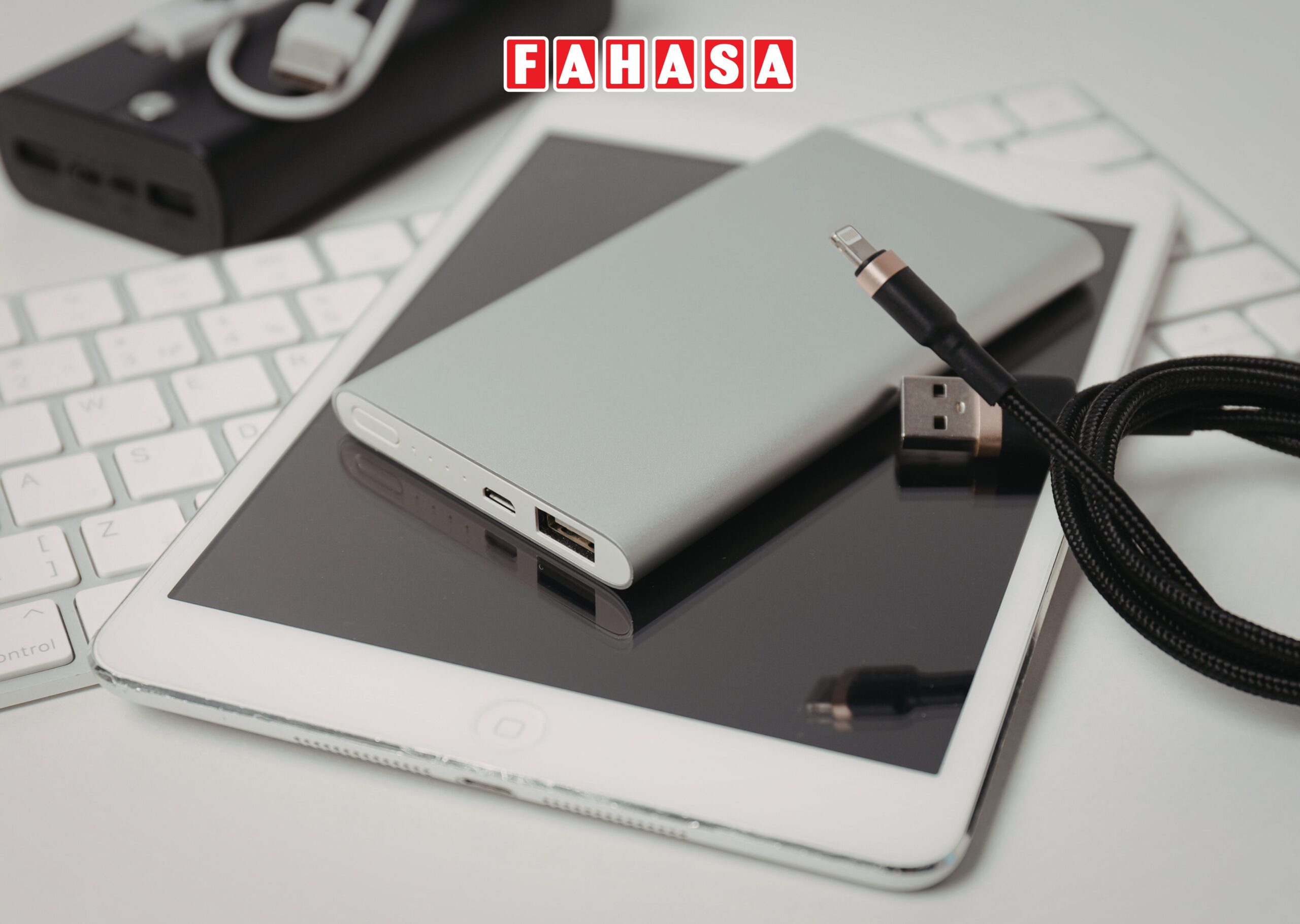 Gợi ý quà Valentine cho bạn trai ý nghĩa, thiết thực nhất 2026: Pin sạc dự phòng