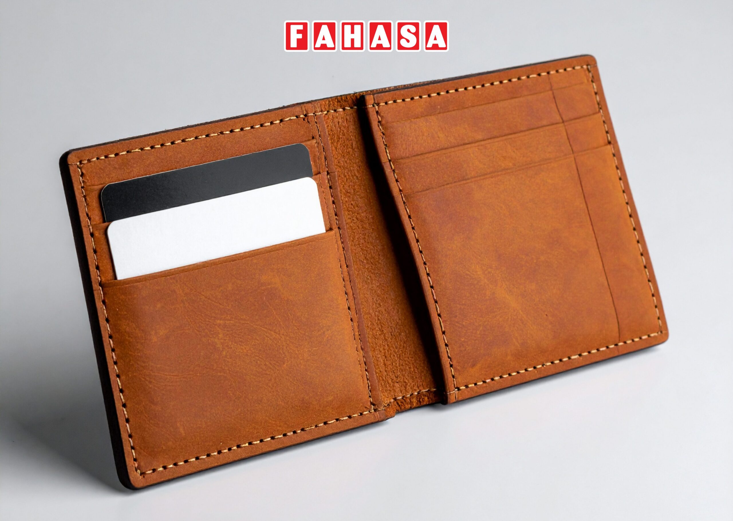 Gợi ý quà Valentine cho bạn trai ý nghĩa, thiết thực nhất 2026: Ví da / card holder