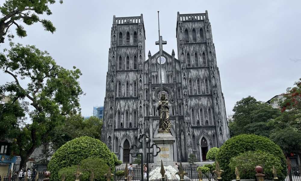 Địa điểm chơi tết ở Hà Nội: Nhà thờ lớn Hà Nội