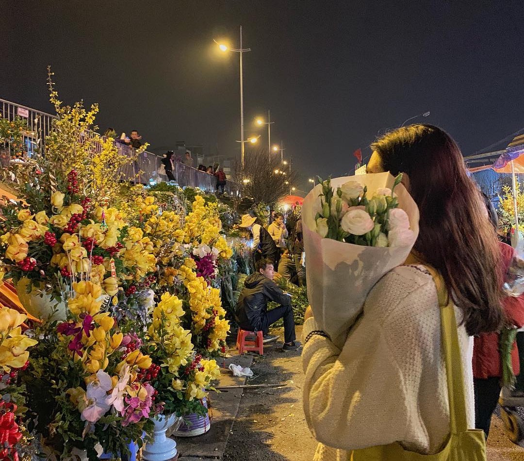 Địa điểm chụp hình Tết đẹp ở Hà Nội: Chợ Hoa Quảng Bá