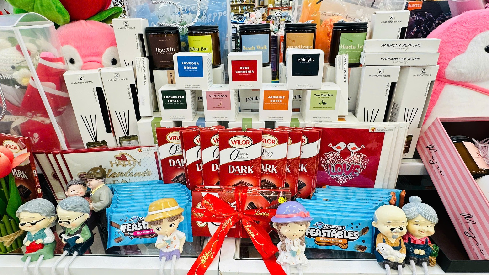 Địa chỉ mua quà Valentine uy tín, giá rẻ tại TP Hồ Chí Minh: Nhà sách FAHASA