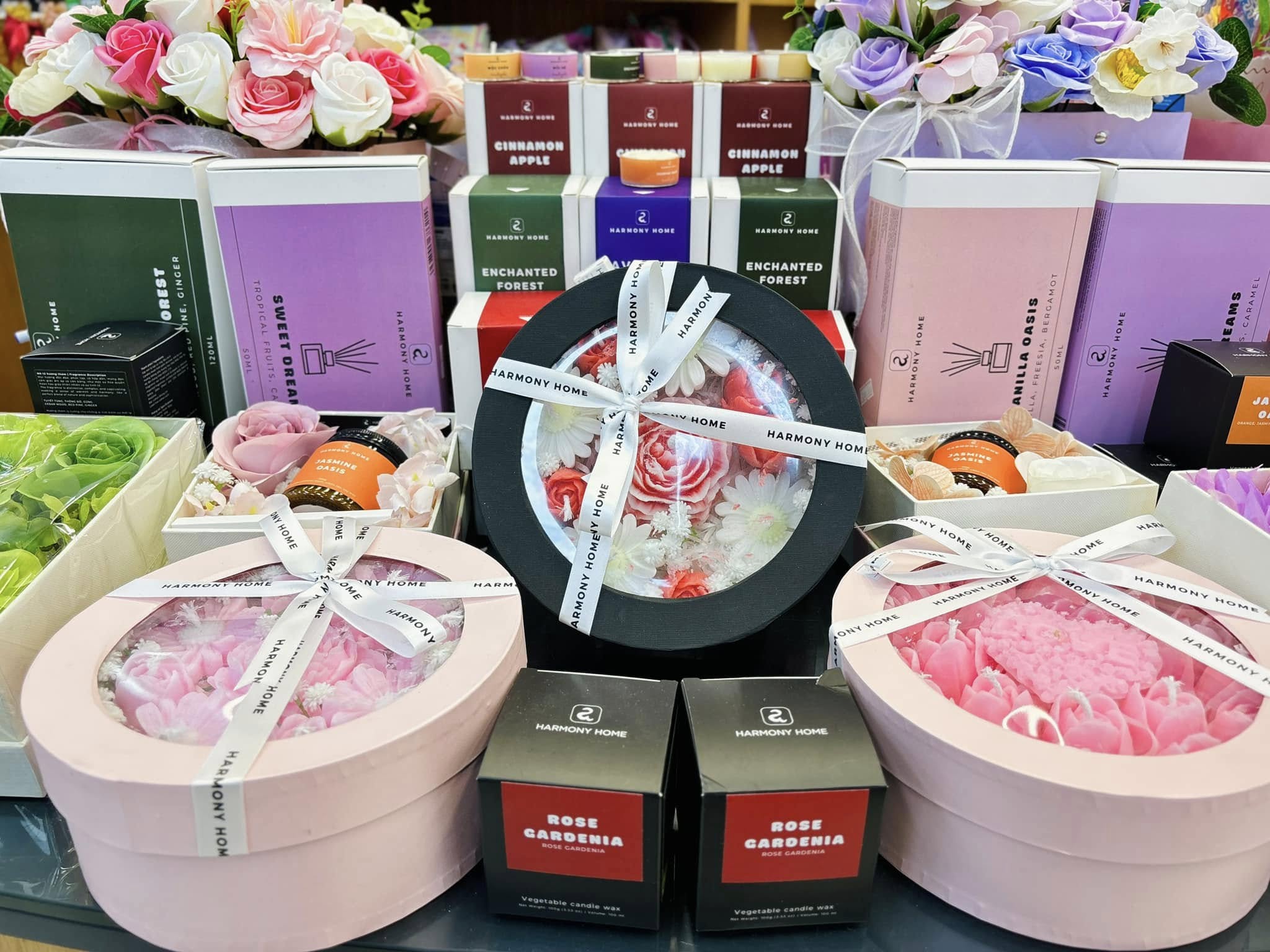 Địa điểm mua quà Valentine cho nam uy tín: FAHASA