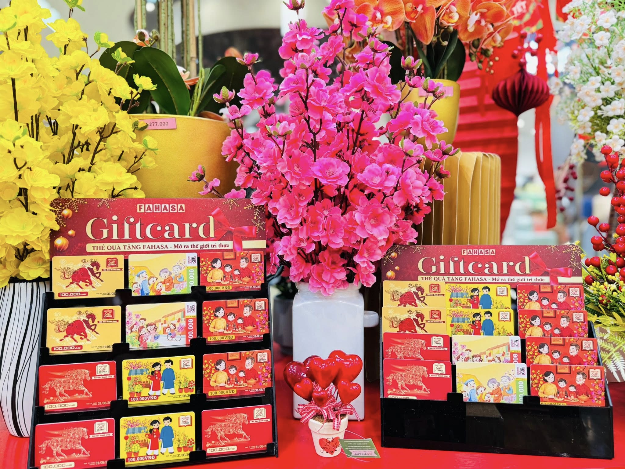 Quà 8/3 tặng khách hàng nữ: Gift card FAHASA