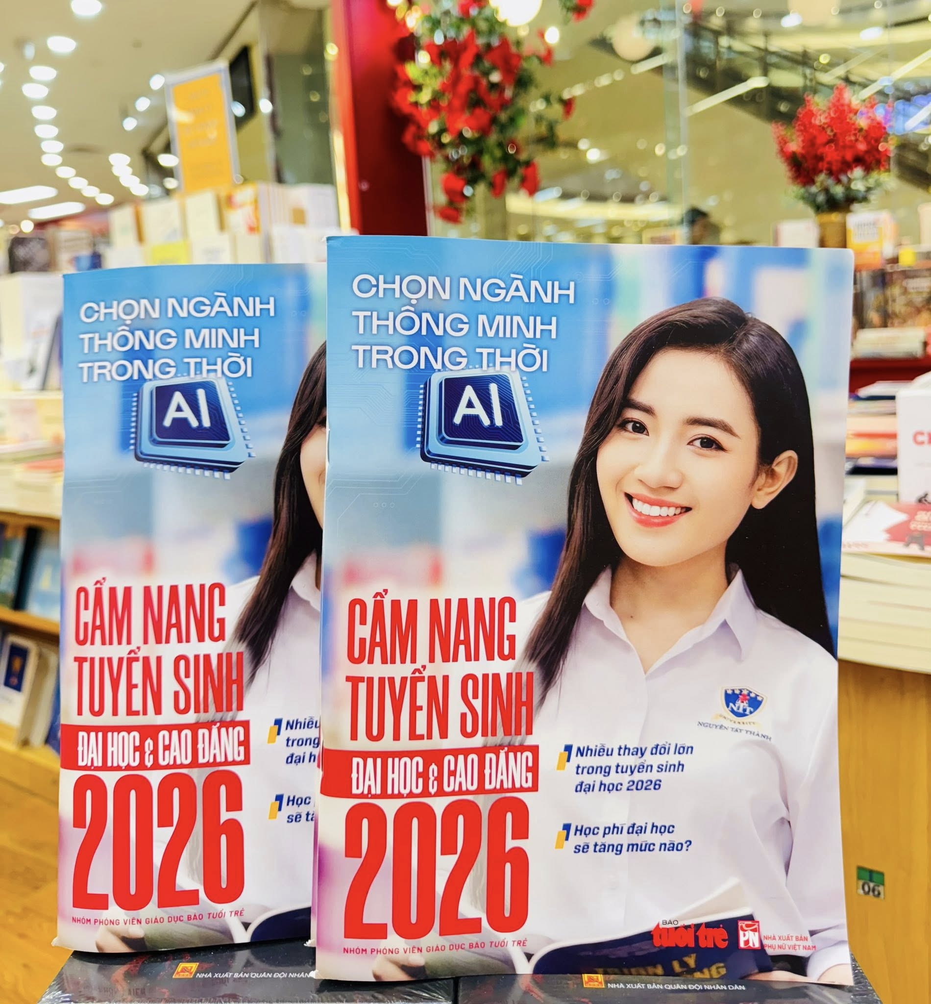 Cẩm Nang Tuyển Sinh Đại Học Và Cao Đẳng Năm 2026 - Chọn Ngành Thông Minh Trong Thời AI - Báo Tuổi Trẻ. Nguồn: Nhà sách FAHASA
