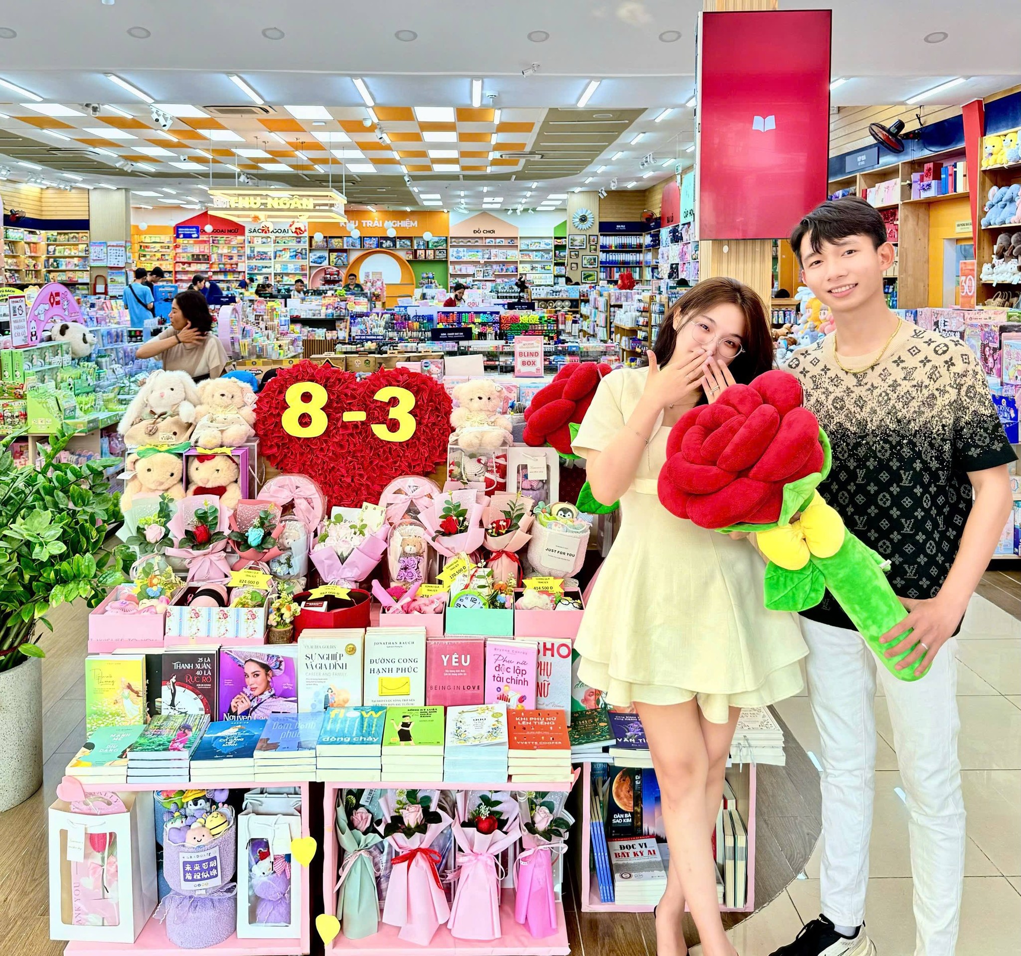 Quà 8/3 cho người yêu xa. Nguồn: Nhà sách FAHASA Quà 8/3 cho người yêu xa. Nguồn: Nhà sách FAHASA