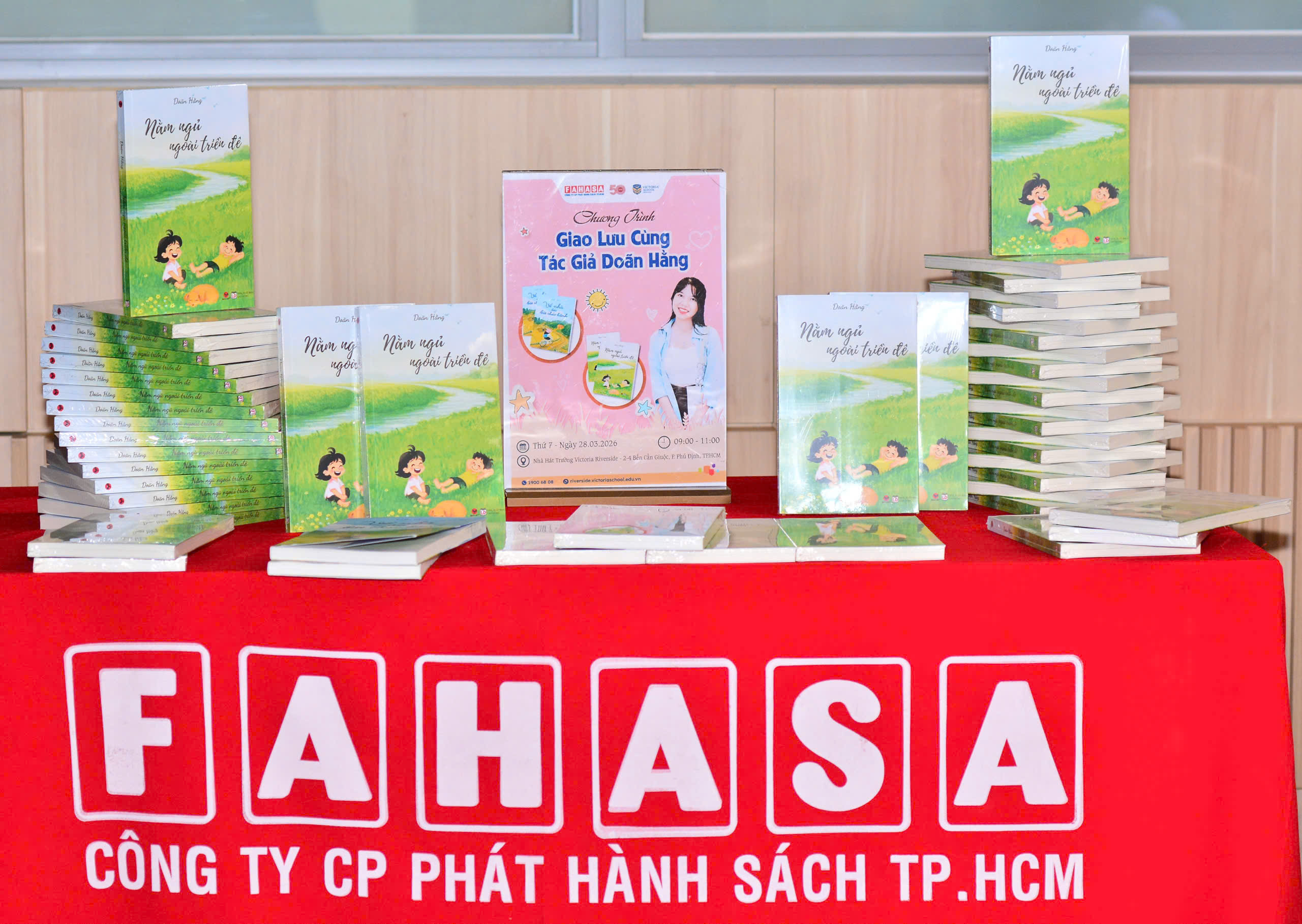 FAHASA tổ chức buổi giao lưu “Từ trang sách đến ước mơ” cùng tác giả Doãn Hằng tại Nhà hát trường Victoria Riverside.