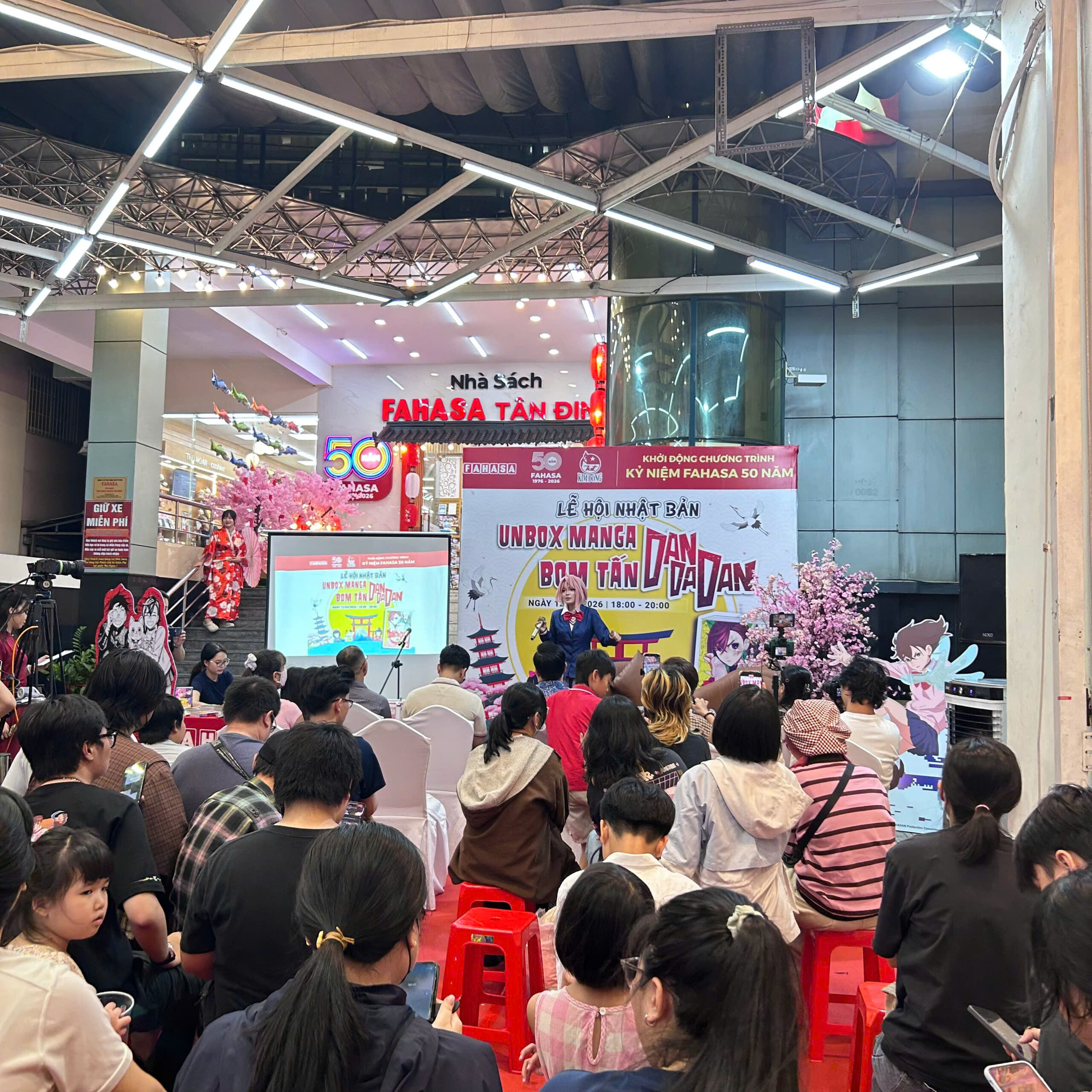 Lễ hội Nhật Bản - Đêm hội Manga tại Nhà Sách Tân Định thu hút đông đảo bạn đọc tham dự