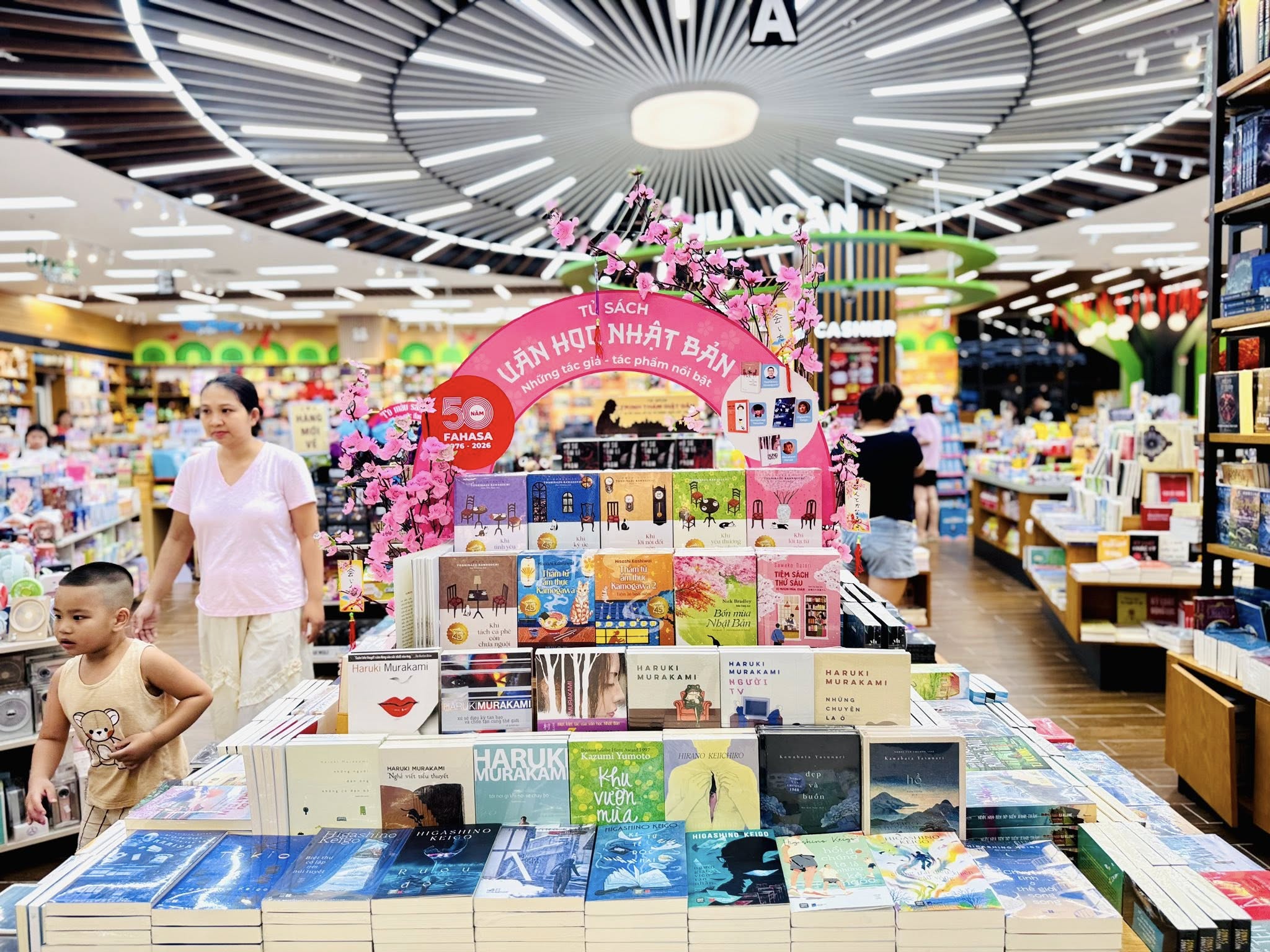 Manga và sách giải trí - cân bằng giữa học và thư giãn Manga và sách giải trí - cân bằng giữa học và thư giãn