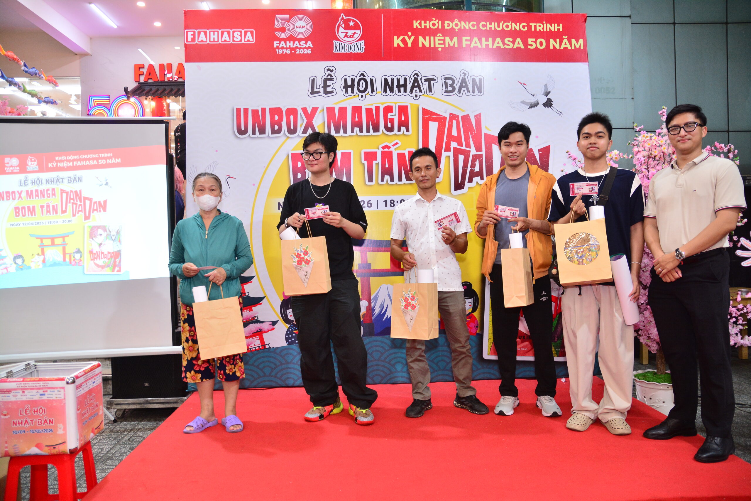 Sự kiện unbox Manga Da Da Dan tại Nhà sách FAHASA Tân Định Sự kiện unbox Manga Da Da Dan tại Nhà sách FAHASA Tân Định