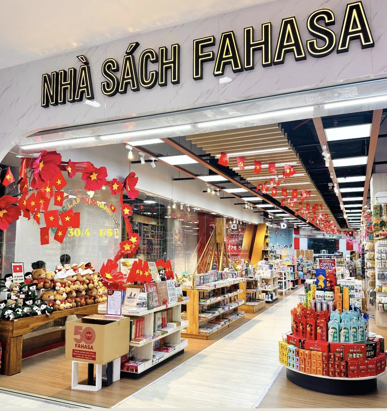 quà 30/4 - 1/5 mua tại FAHASA