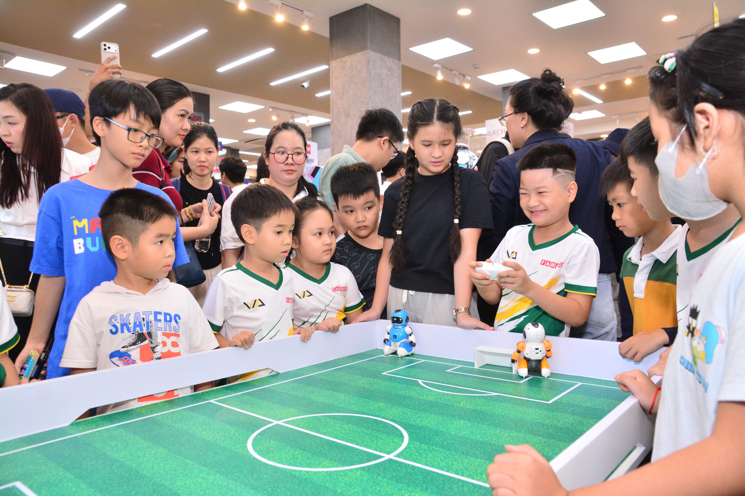 FAHASA Mở Bán Sản Phẩm Hot Lego® Chủ Đề Fifa World Cup 2026™ Tổ Chức Chương Trình Goals Kid – Sân Chơi Bóng Đá Mùa Hè 2026 Tại Nhà Sách Nguyễn Huệ (2)