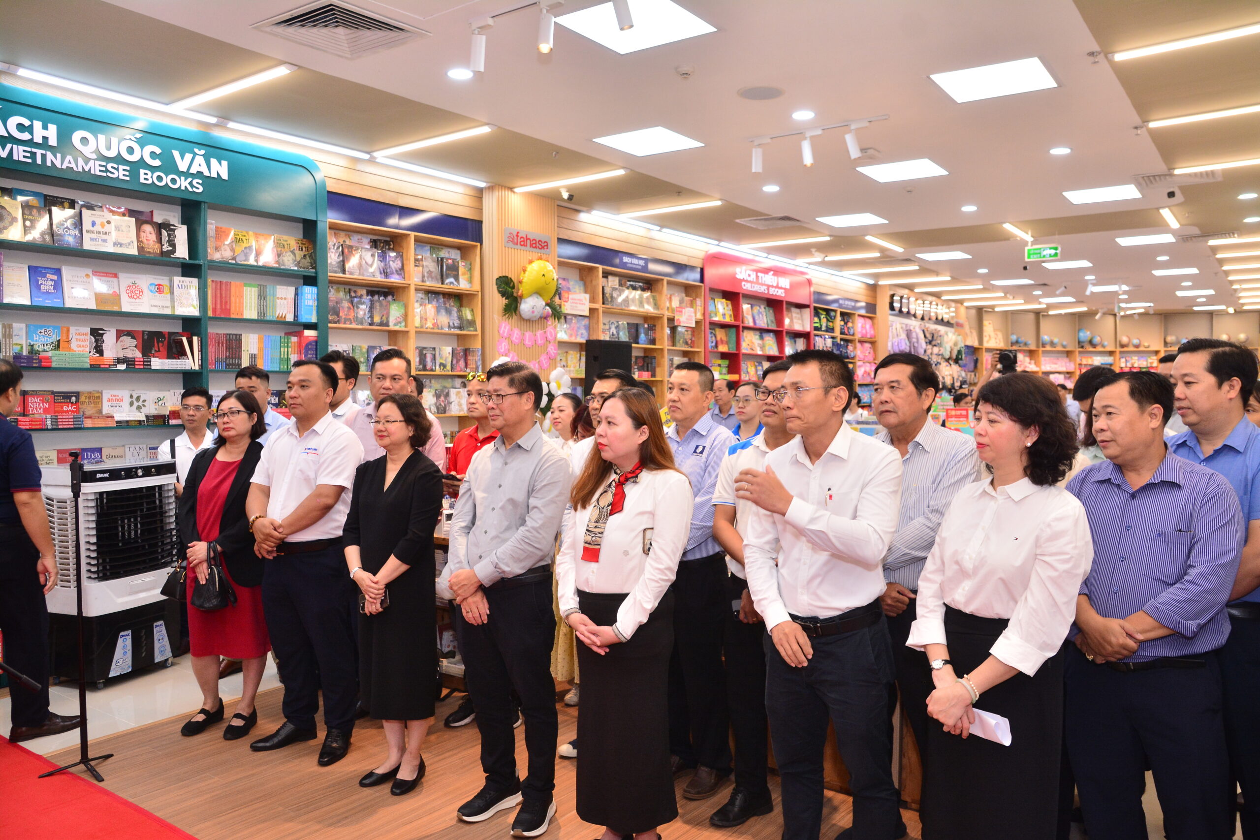 Nhà sách FAHASA Tân Đông Hiệp (7)
