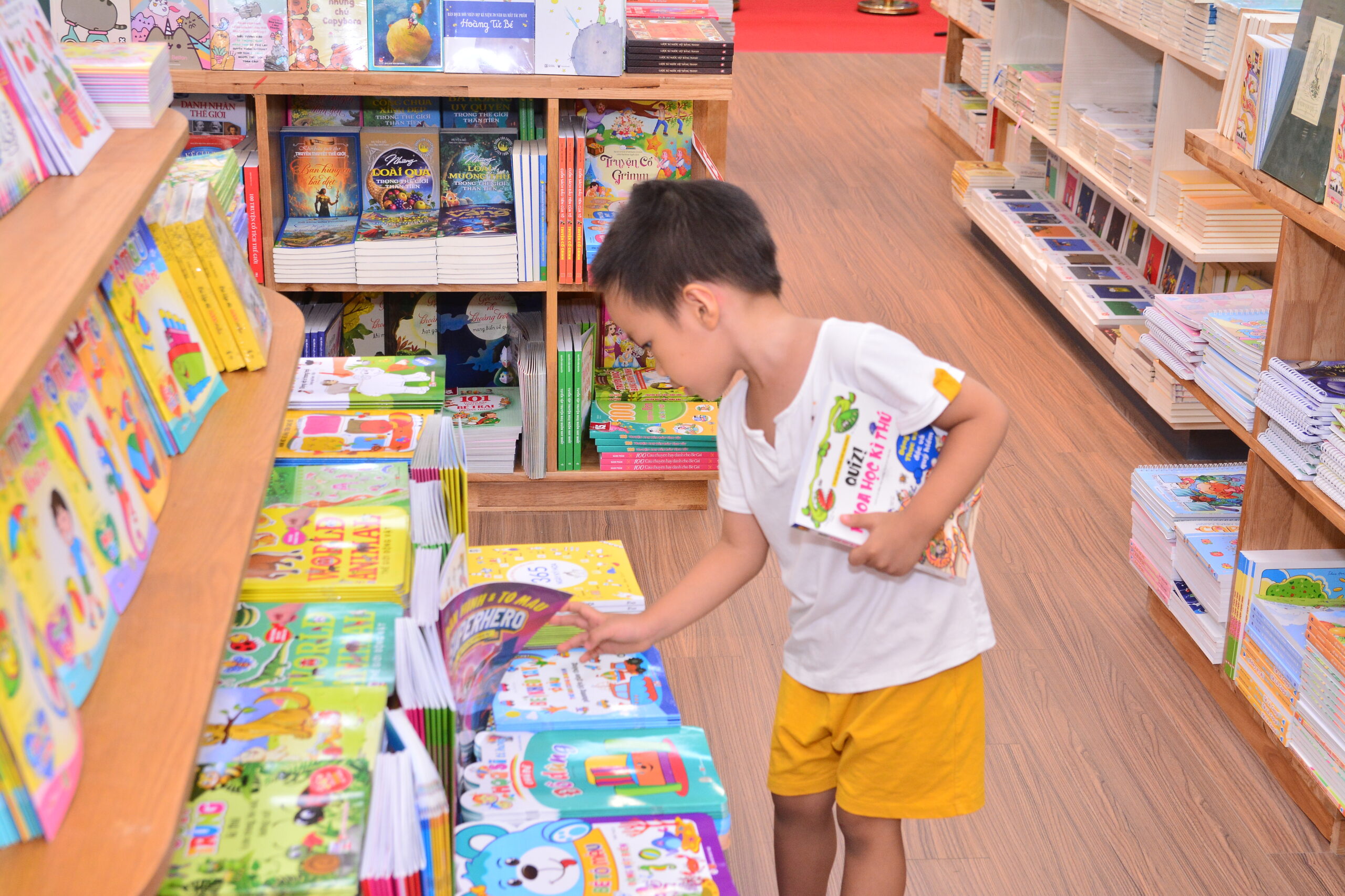 Nhà sách FAHASA Tân Đông Hiệp (9)
