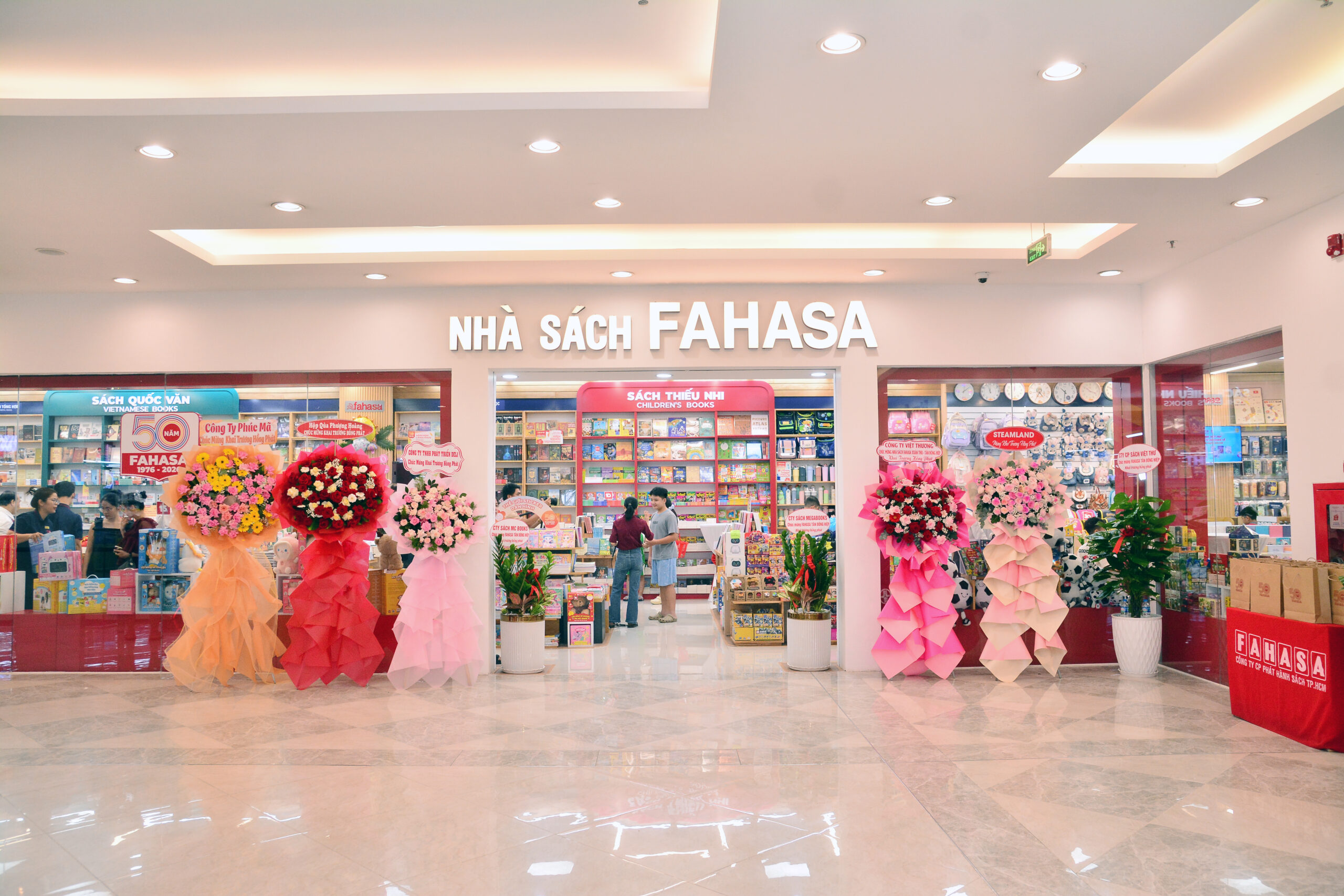 Nhà sách FAHASA Tân Đông Hiệp