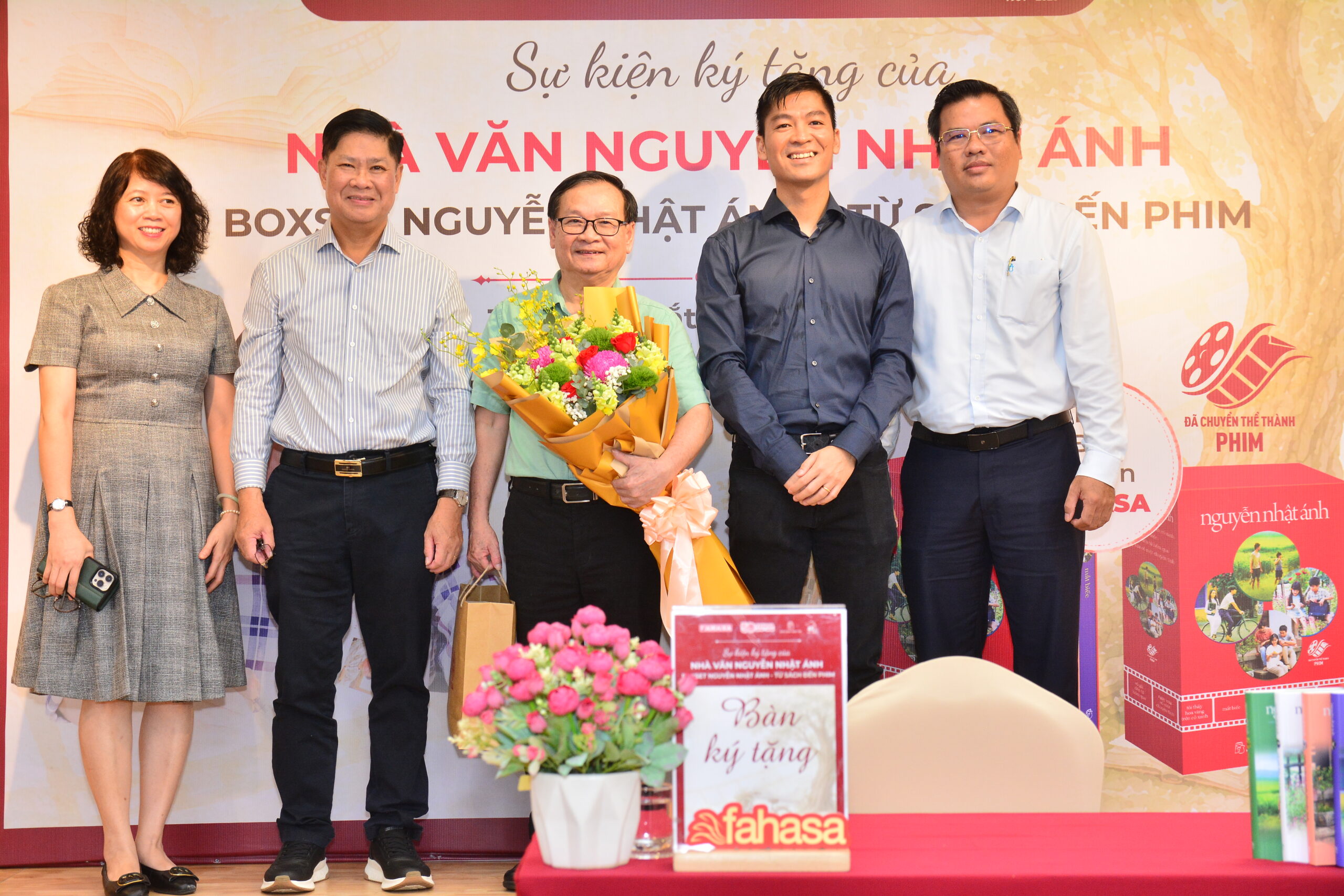 Công ty FAHASA phối hợp cùng NXB Trẻ tổ chức chương trình giao lưu và ký tặng cùng nhà văn Nguyễn Nhật Ánh Ngày 13.06.2026