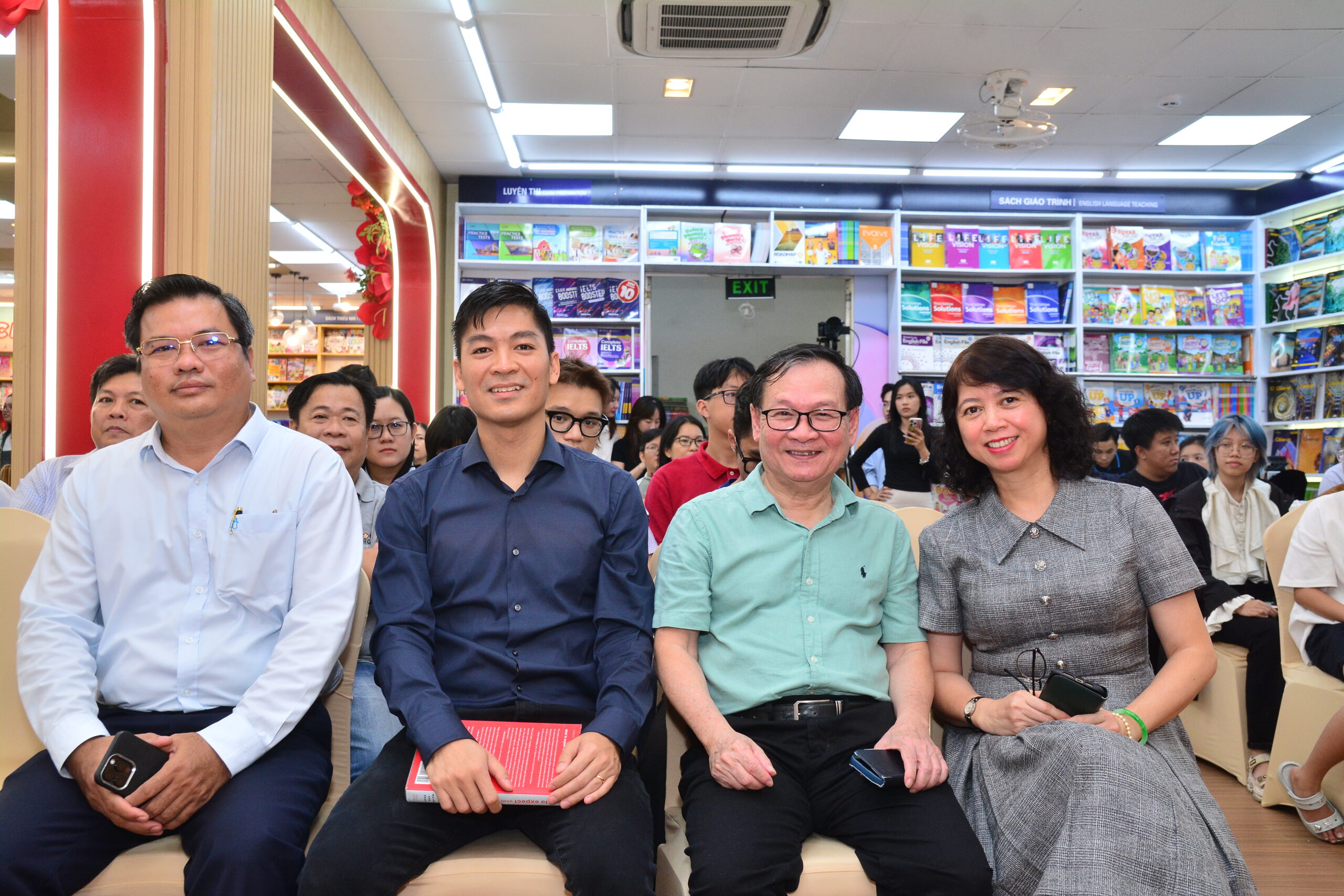 Công ty FAHASA phối hợp cùng NXB Trẻ tổ chức chương trình giao lưu và ký tặng cùng nhà văn Nguyễn Nhật Ánh Ngày 13.06.2026
