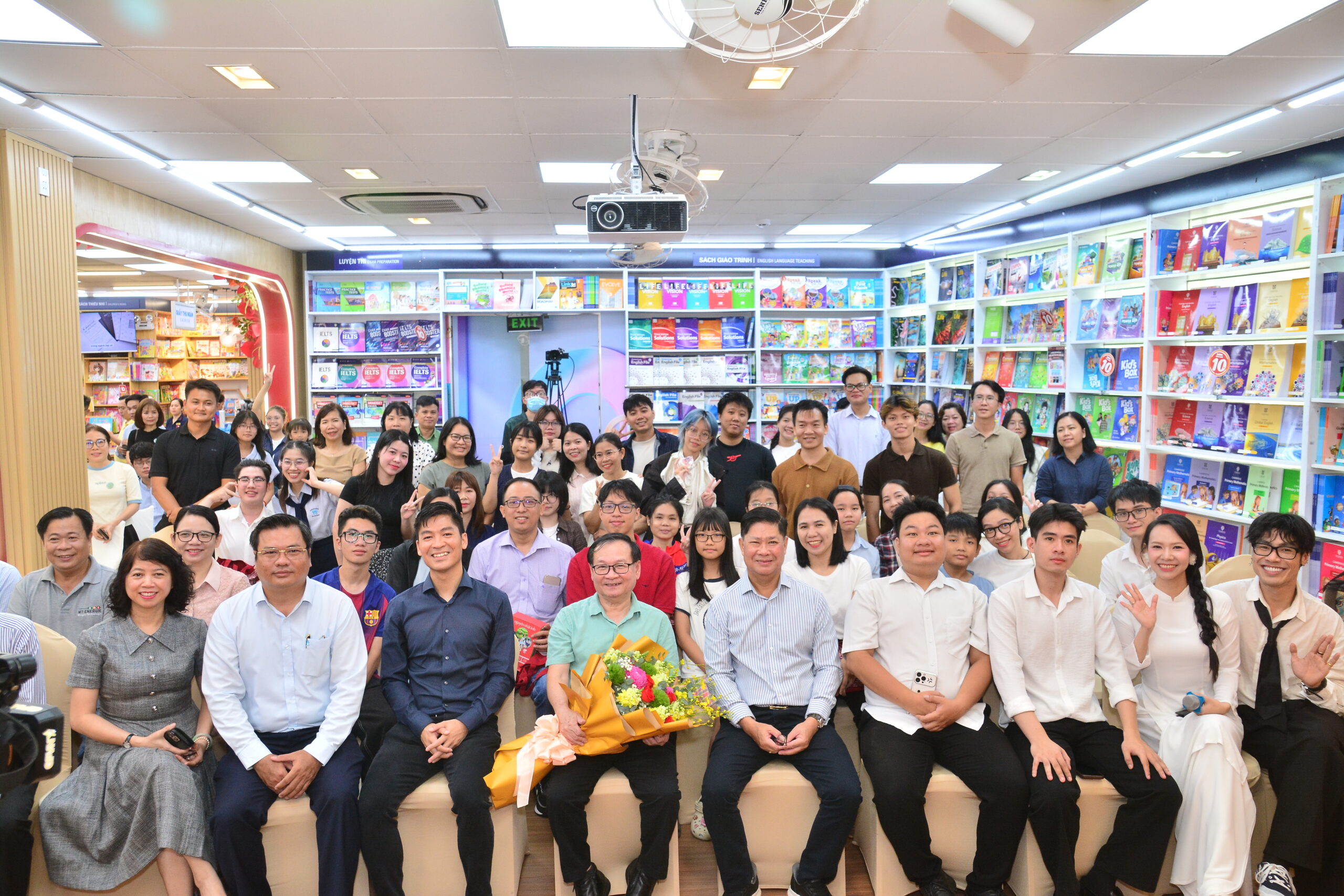 Công ty FAHASA phối hợp cùng NXB Trẻ tổ chức chương trình giao lưu và ký tặng cùng nhà văn Nguyễn Nhật Ánh Ngày 13.06.2026 (4)