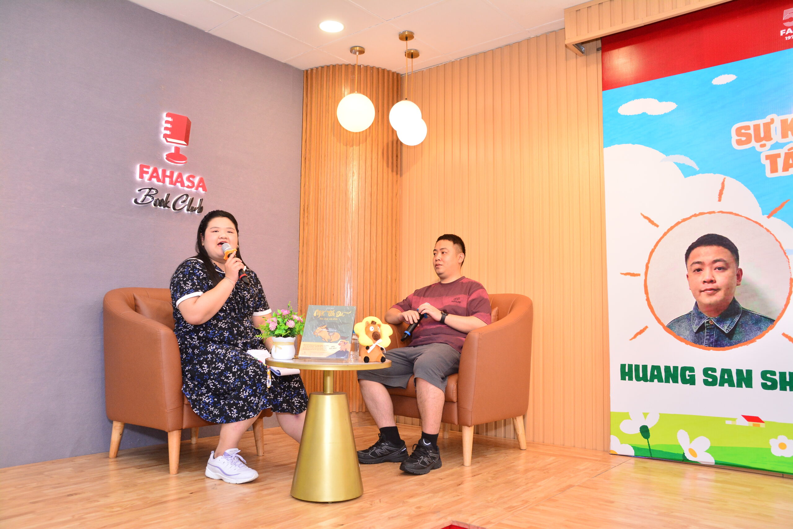 FAHASA Tổ Chức Chương Trình Giao Lưu Và Ký Tặng Cùng Tác Giả Huang San Shui (Hoàng Tam Thủy) Cha Đẻ Nhân Vật Mã Tiểu Dã Đang Gây Sốt Trên Mạng Xã Hội