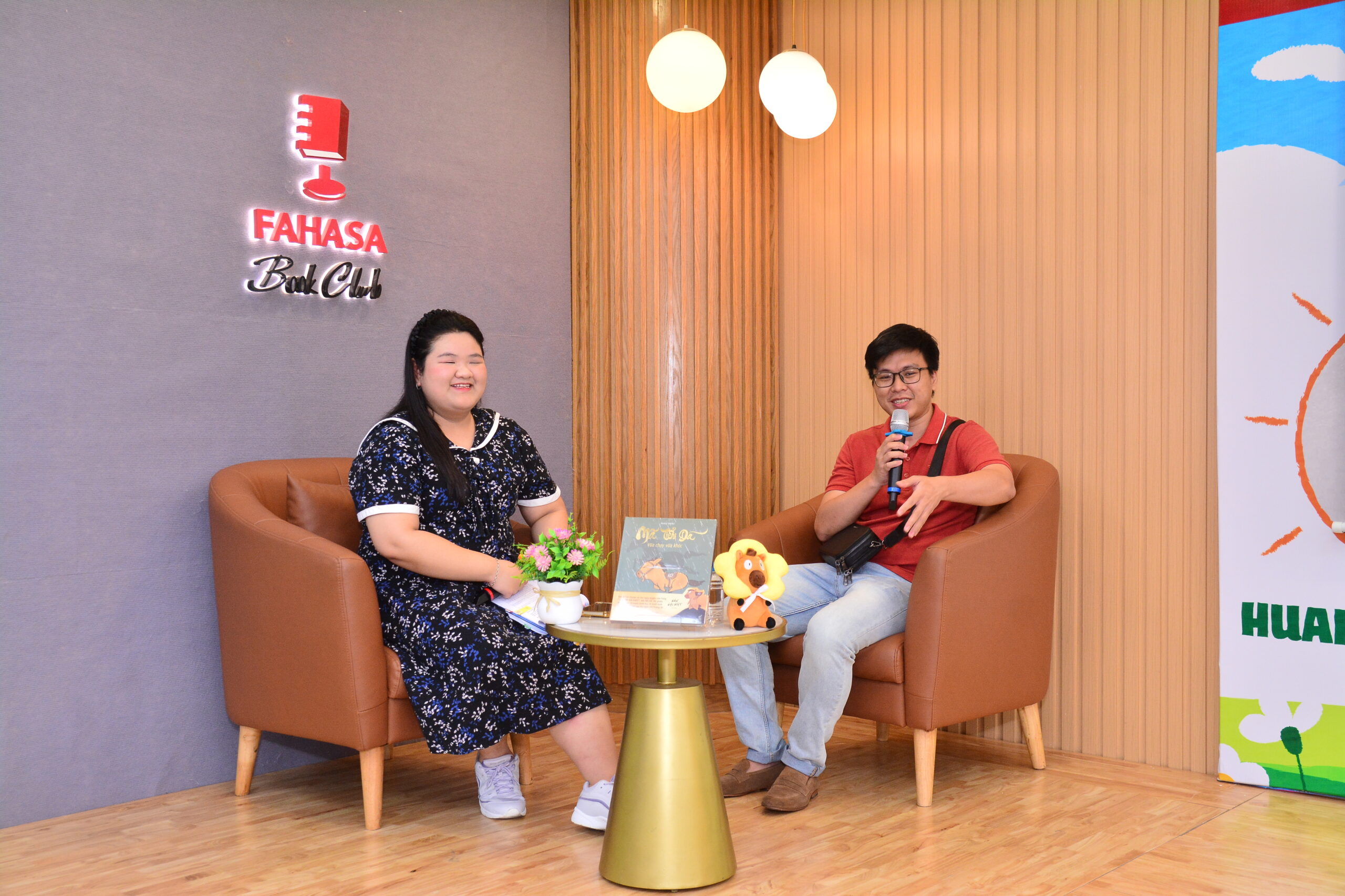 FAHASA Tổ Chức Chương Trình Giao Lưu Và Ký Tặng Cùng Tác Giả Huang San Shui (Hoàng Tam Thủy) Cha Đẻ Nhân Vật Mã Tiểu Dã Đang Gây Sốt Trên Mạng Xã Hội
