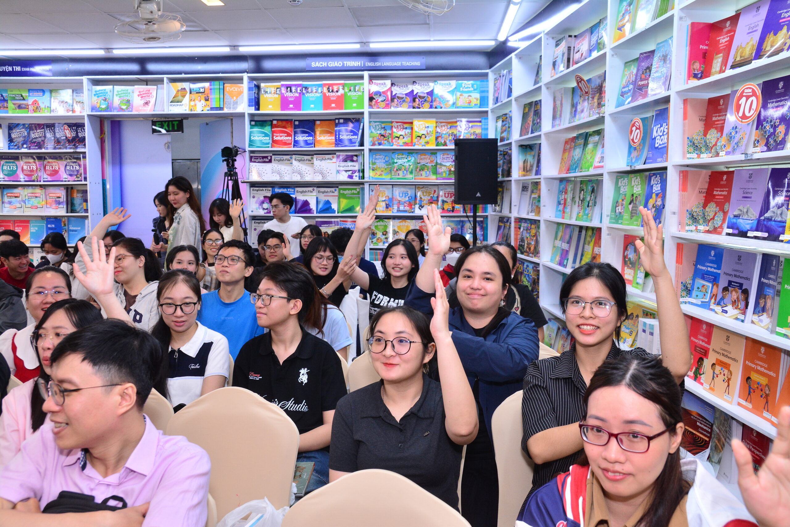 FAHASA Tổ Chức Chương Trình Giao Lưu Và Ký Tặng Cùng Tác Giả Huang San Shui (Hoàng Tam Thủy) Cha Đẻ Nhân Vật Mã Tiểu Dã Đang Gây Sốt Trên Mạng Xã Hội